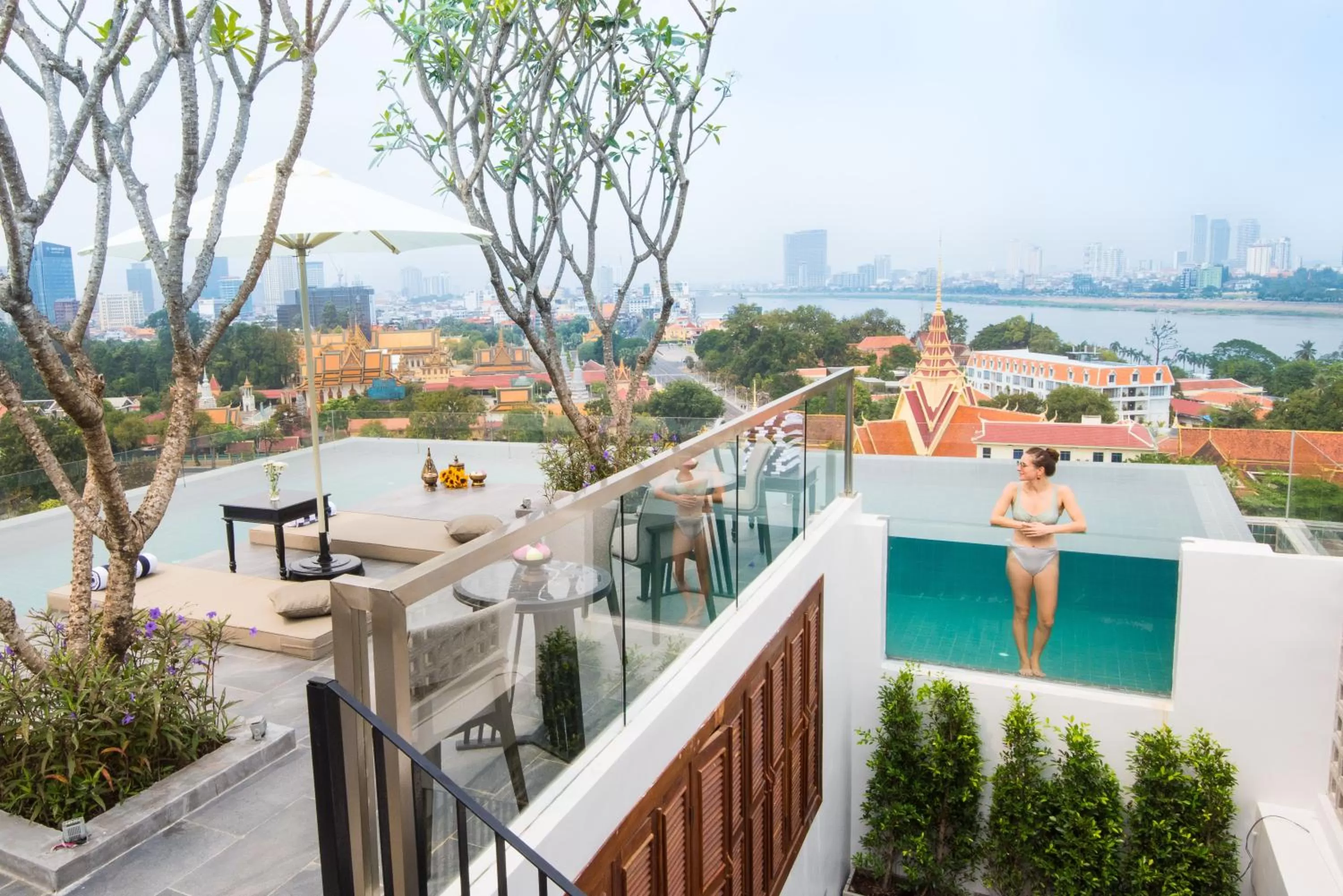 Day in GLOW PARK HOTEL Grand Royal Palace