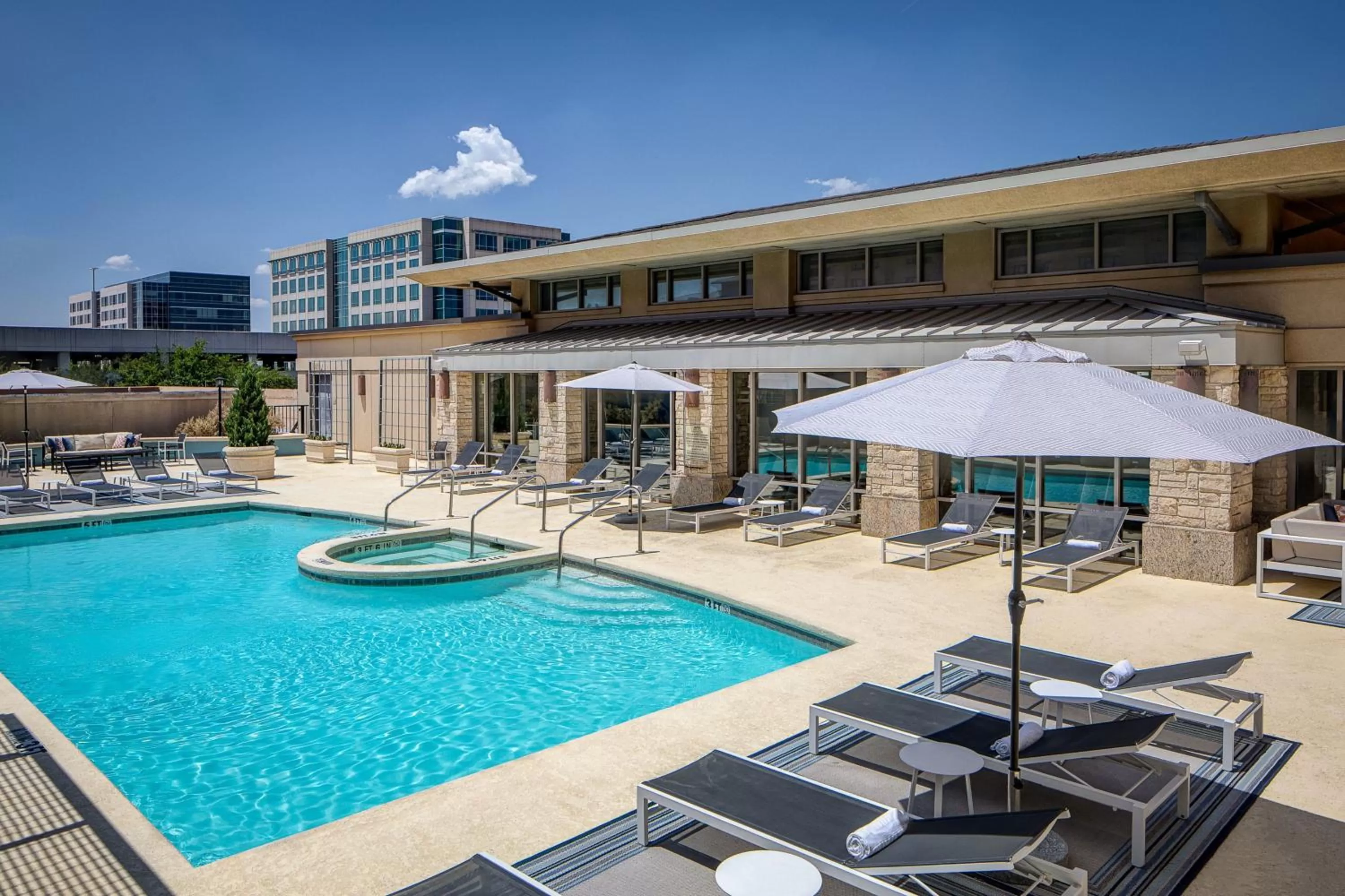 Swimming pool in Dallas/Plano Marriott at Legacy Town Center