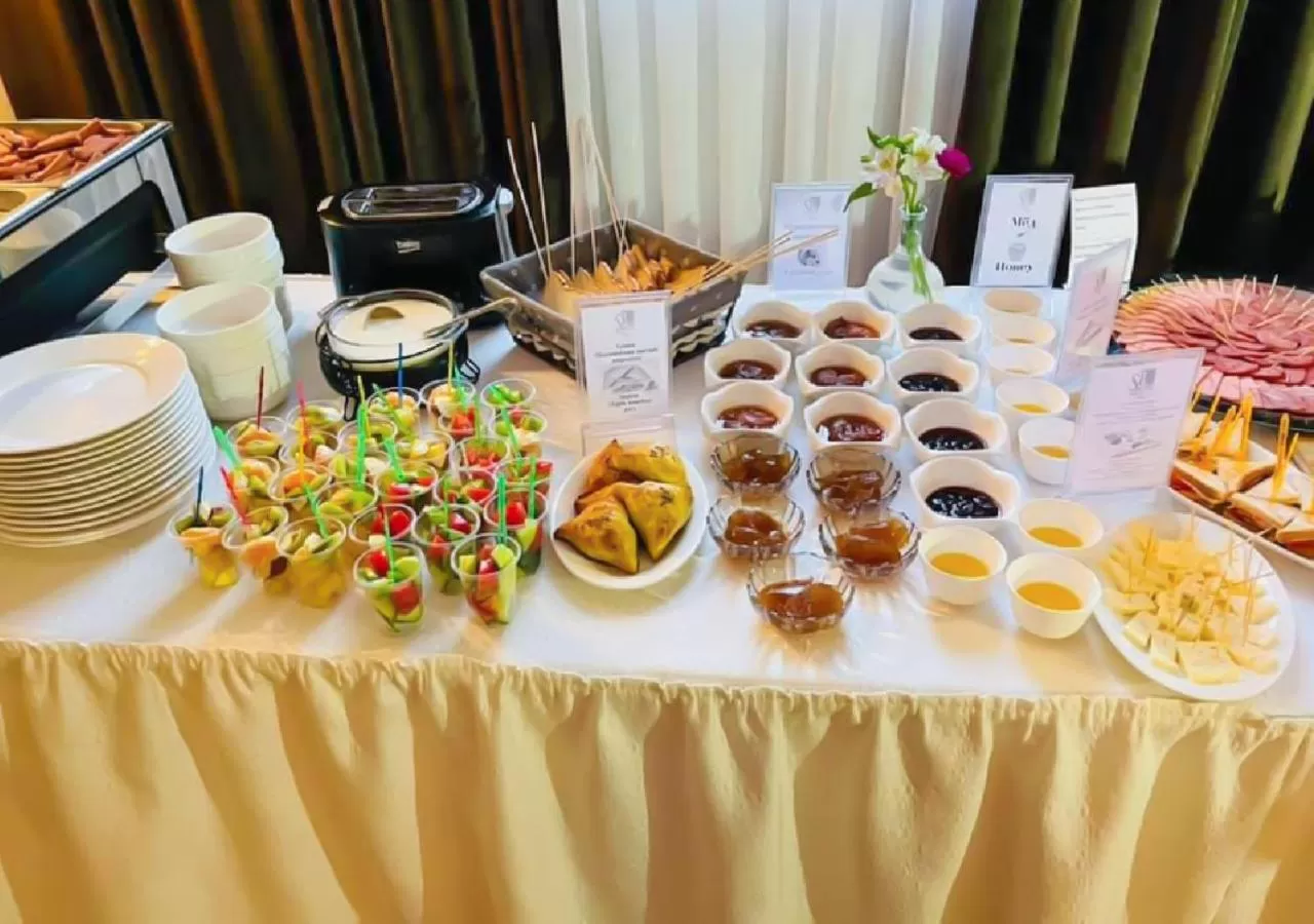 Buffet breakfast in Hotel Shumon