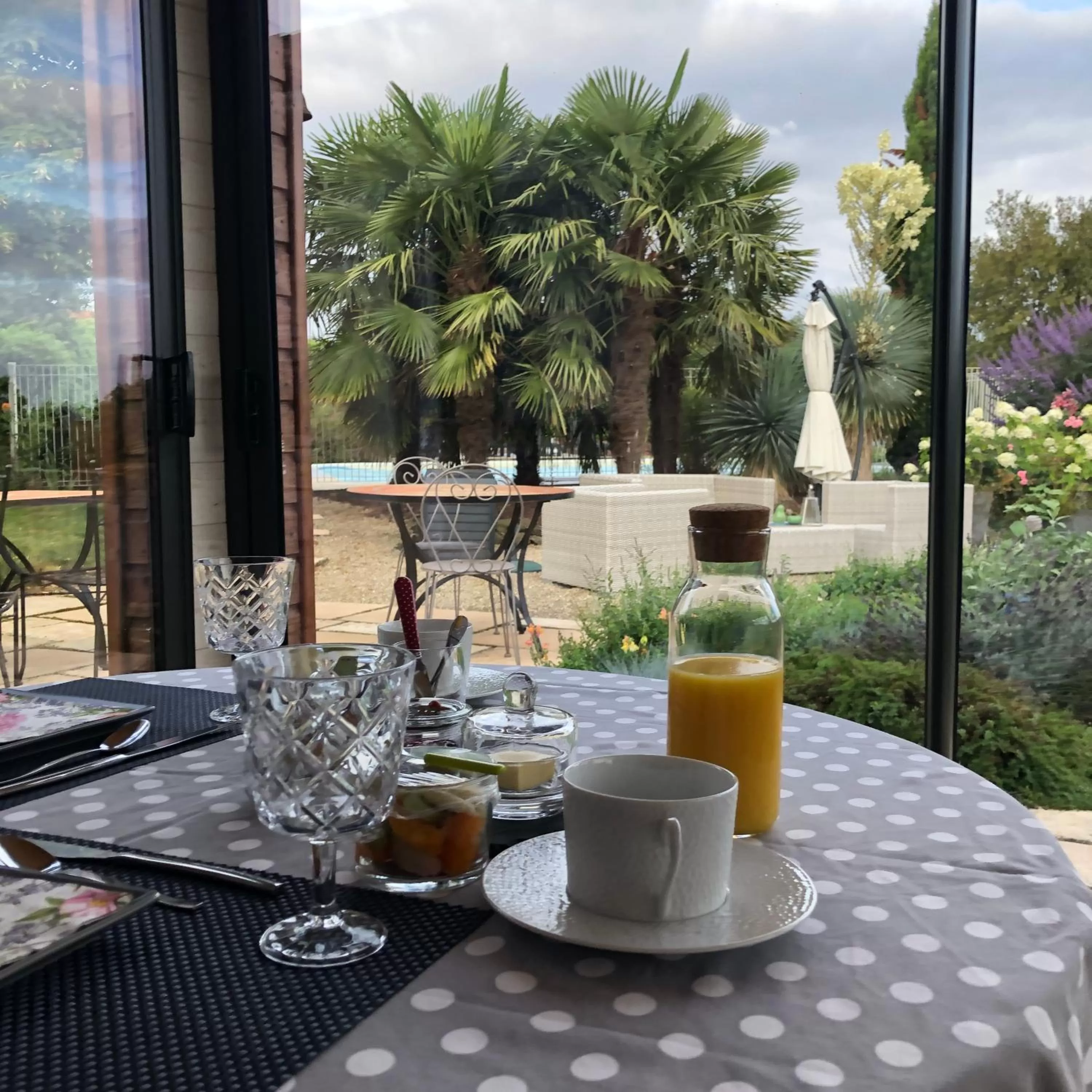 Continental breakfast in La Boisnière