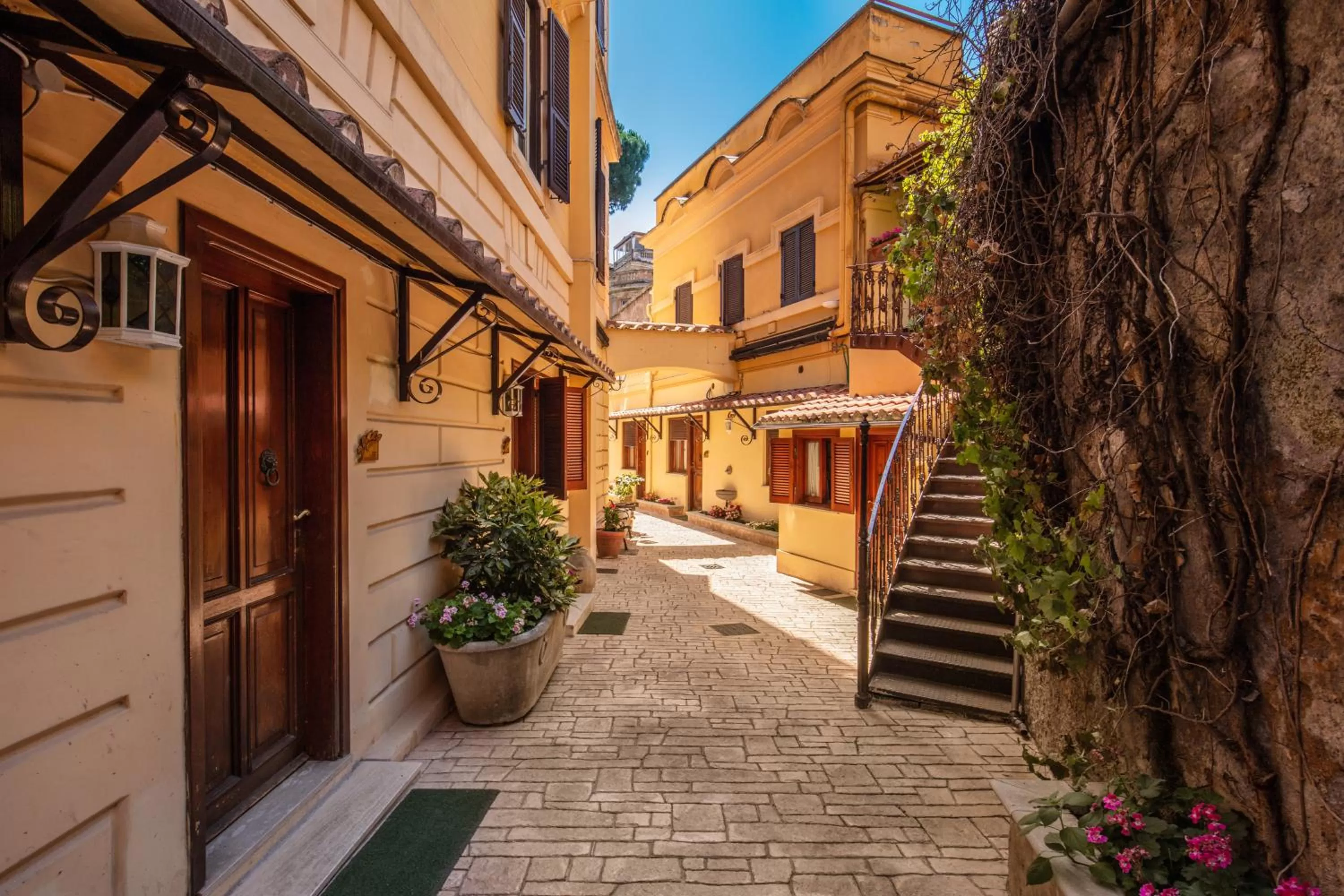 Property building in Rome Garden Hotel