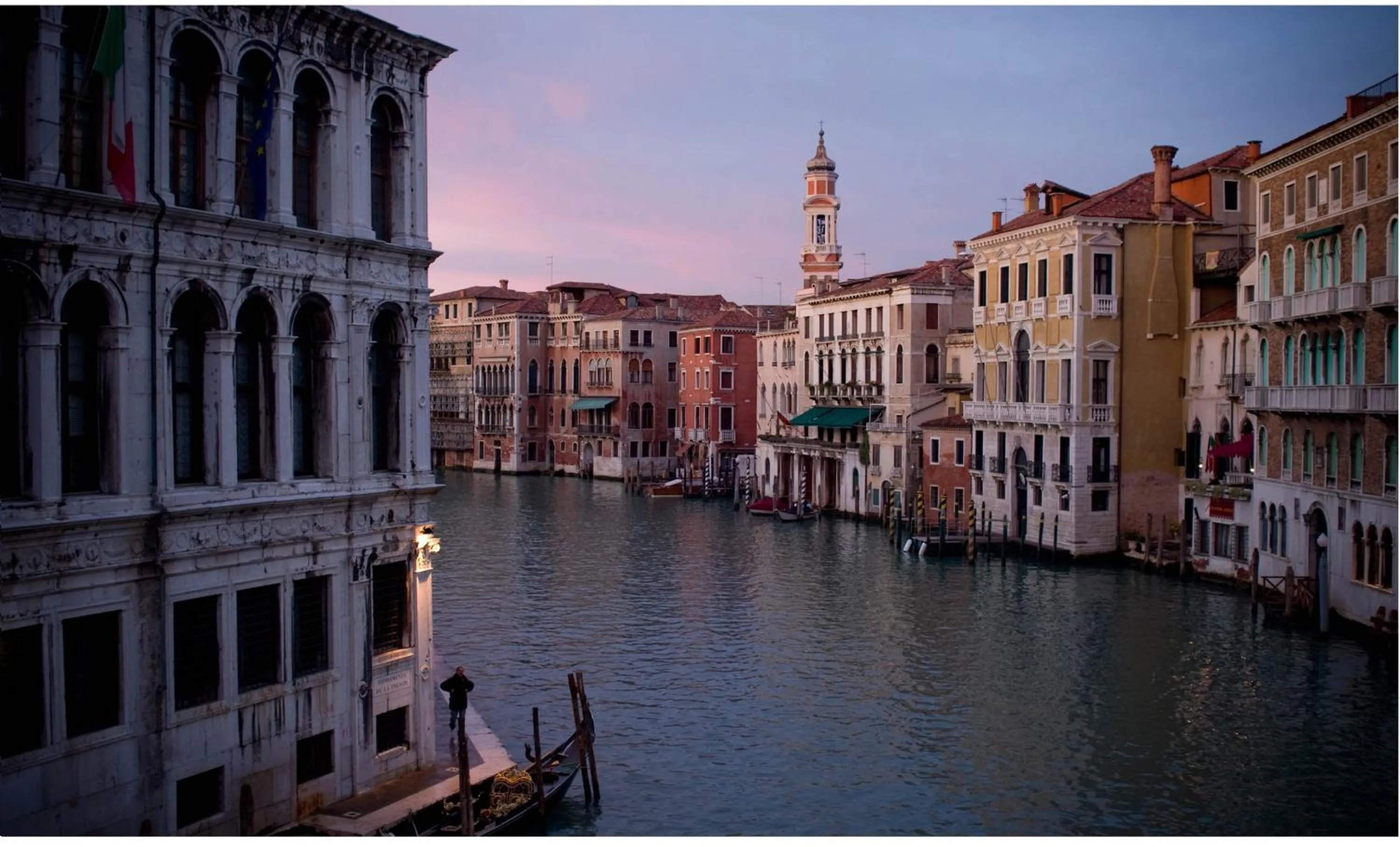 Night in Guest House Train Station Venice - Atika & Atif