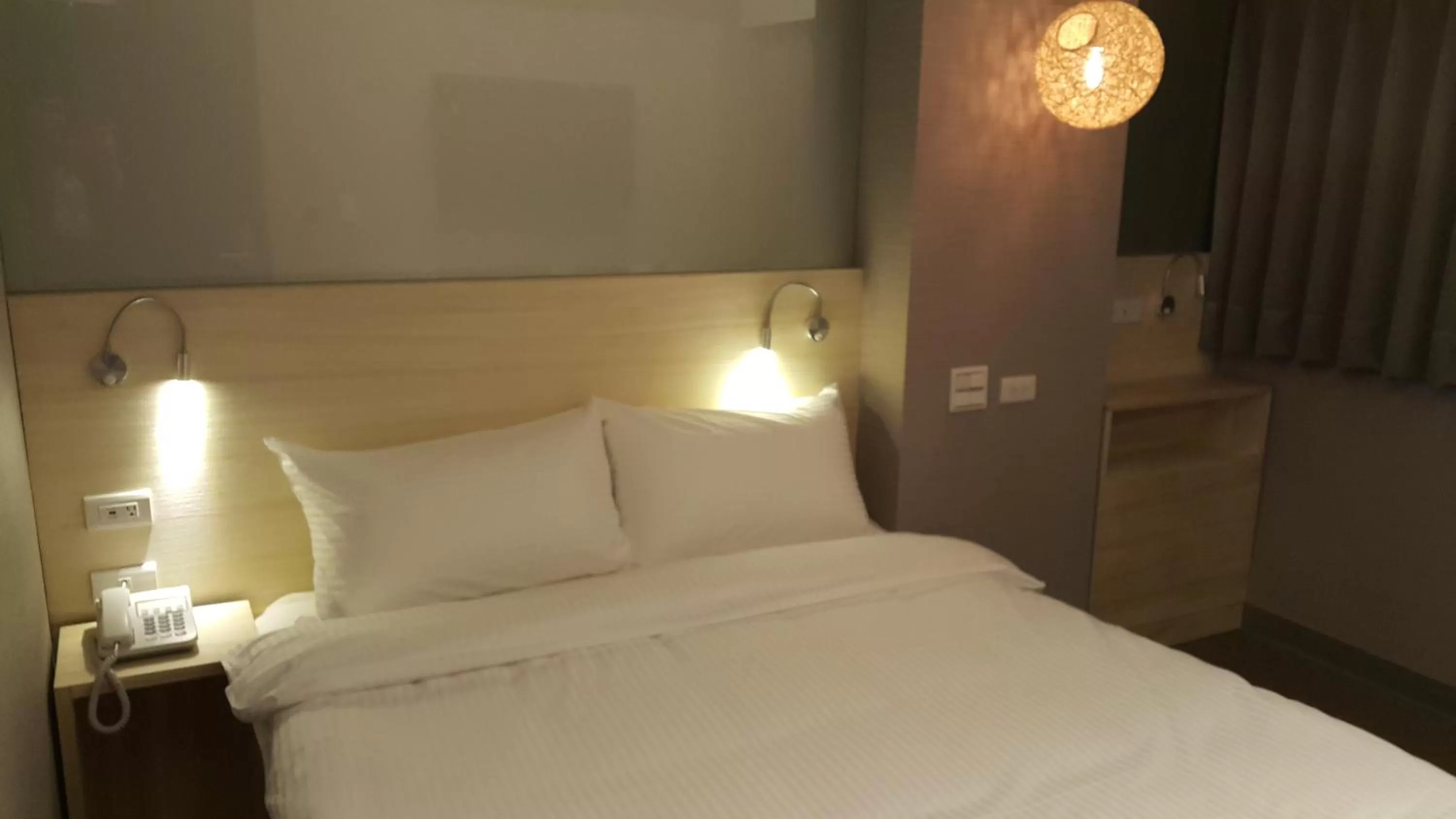 Decorative detail in Bayman Hotel