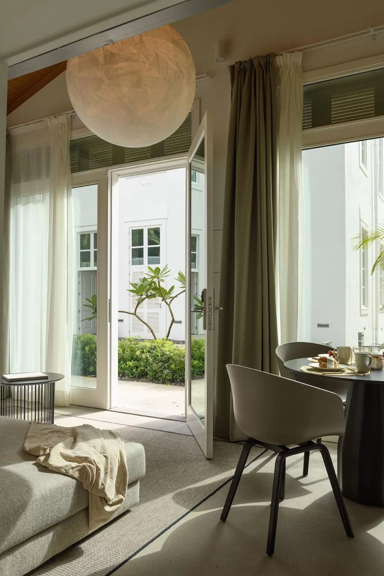 Living room in The Park Suites by IRES LAR