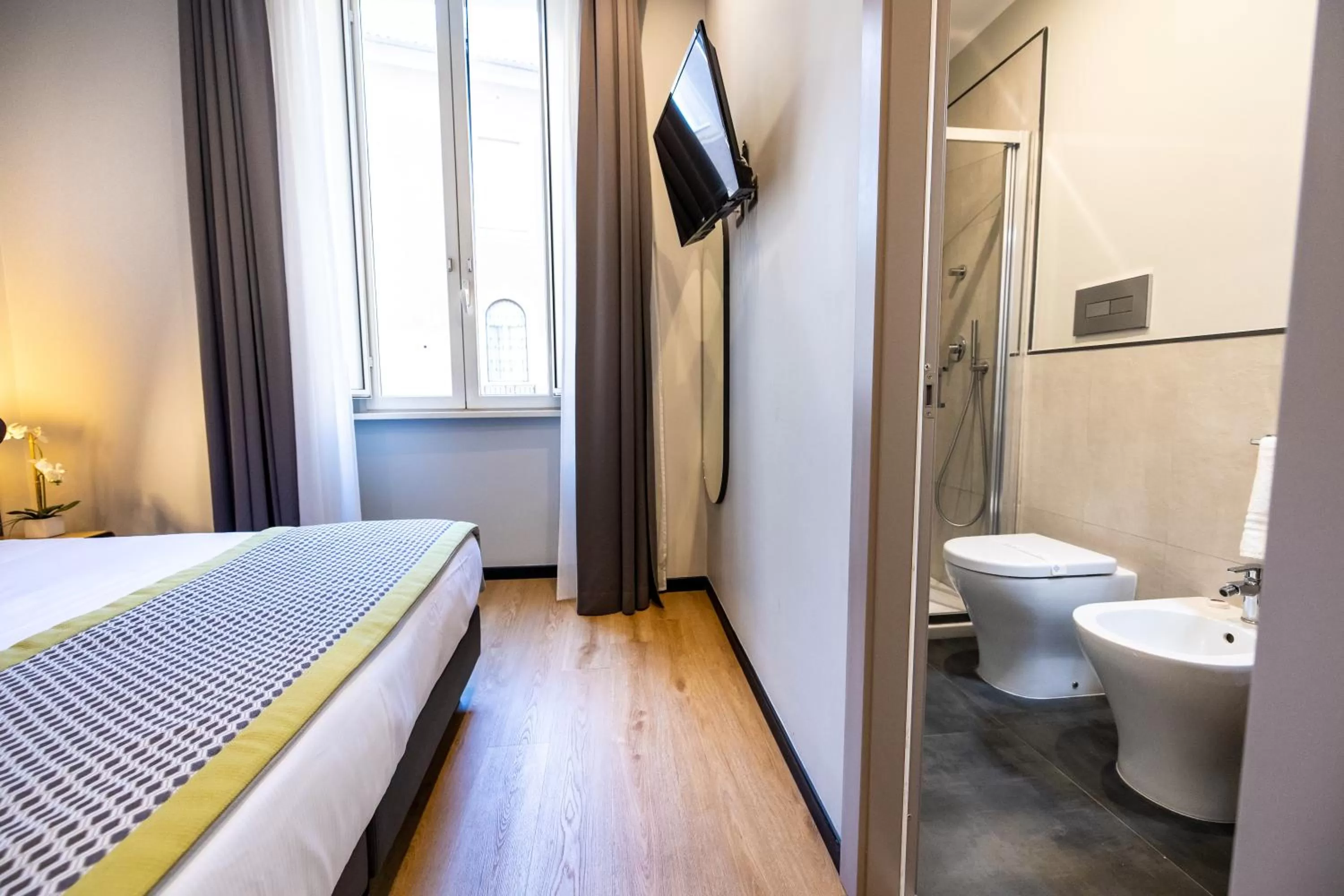 Photo of the whole room, Bed in The Cross Hotel