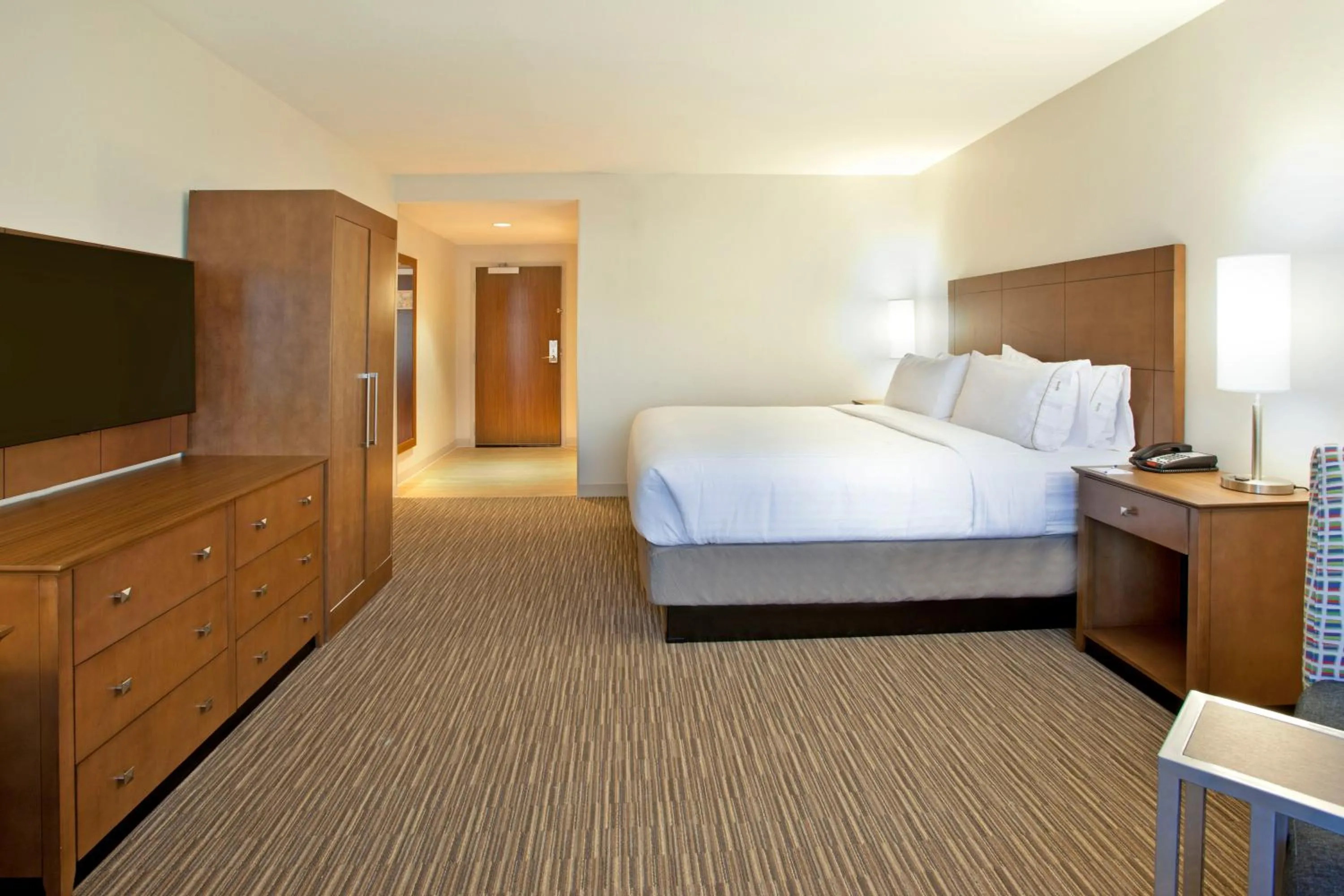Bed in Holiday Inn Express Hotel & Suites Austin Downtown - University by IHG