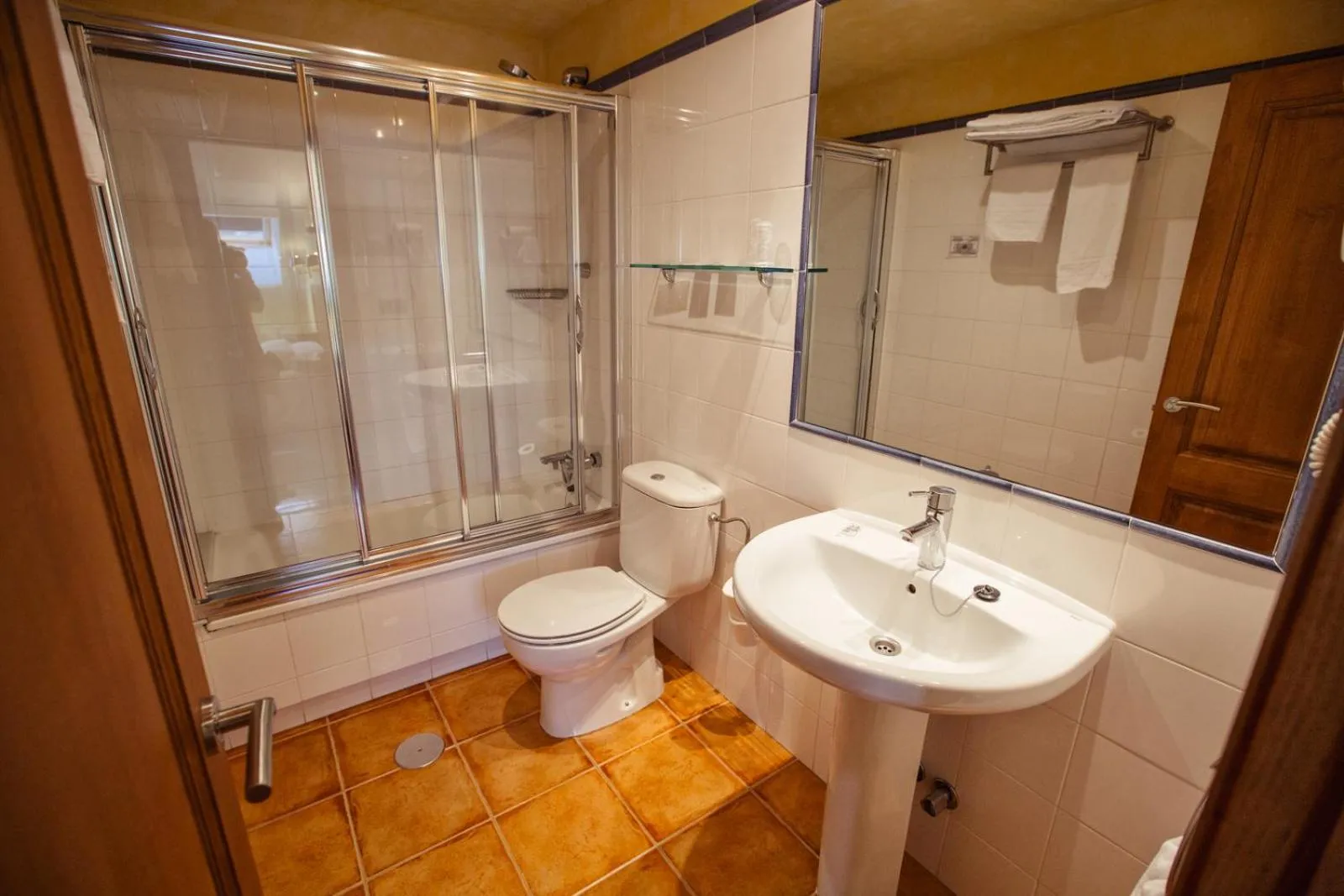 Shower in Hotel El Sella