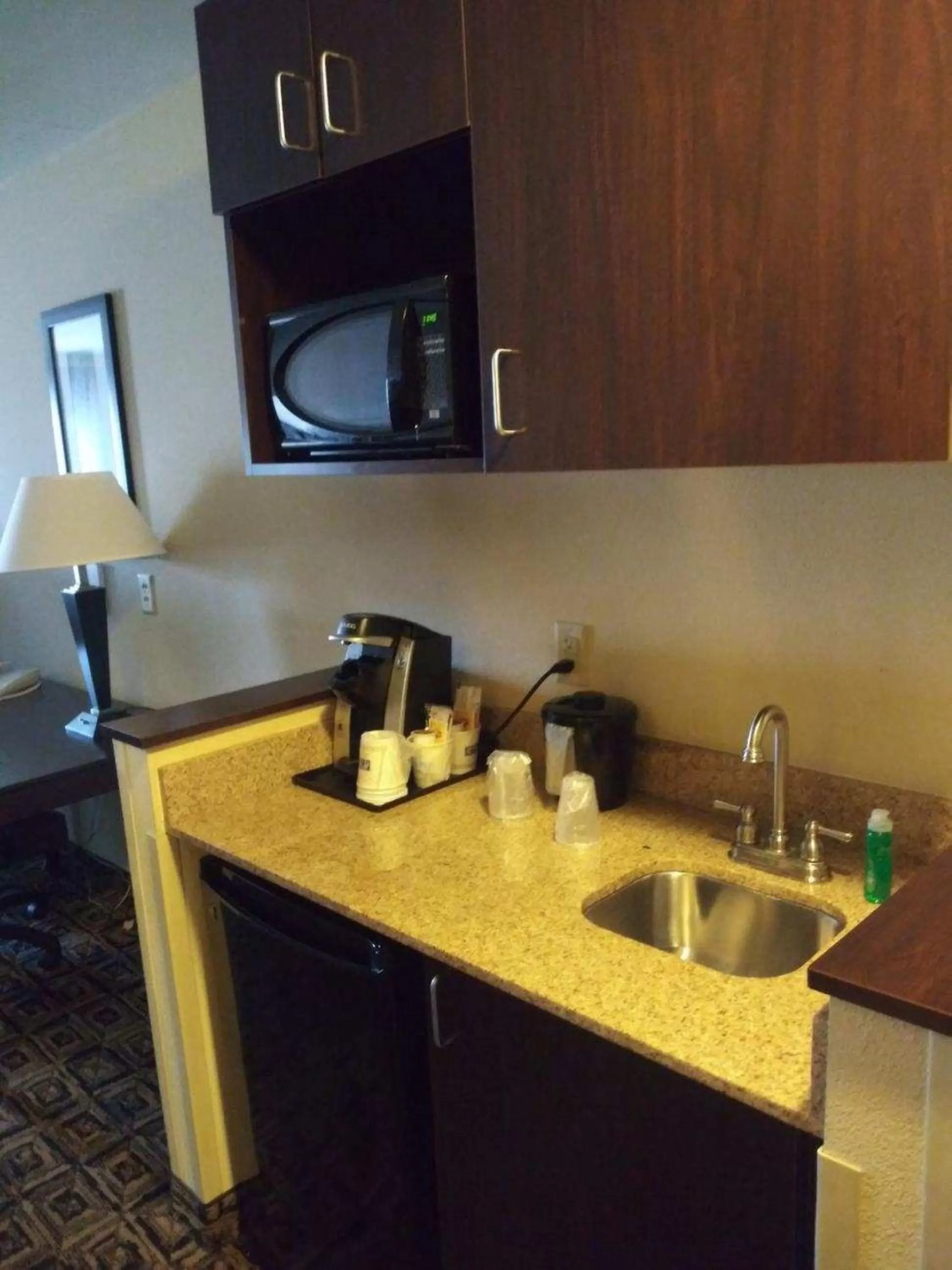 Photo of the whole room in Holiday Inn Express & Suites Zanesville North by IHG