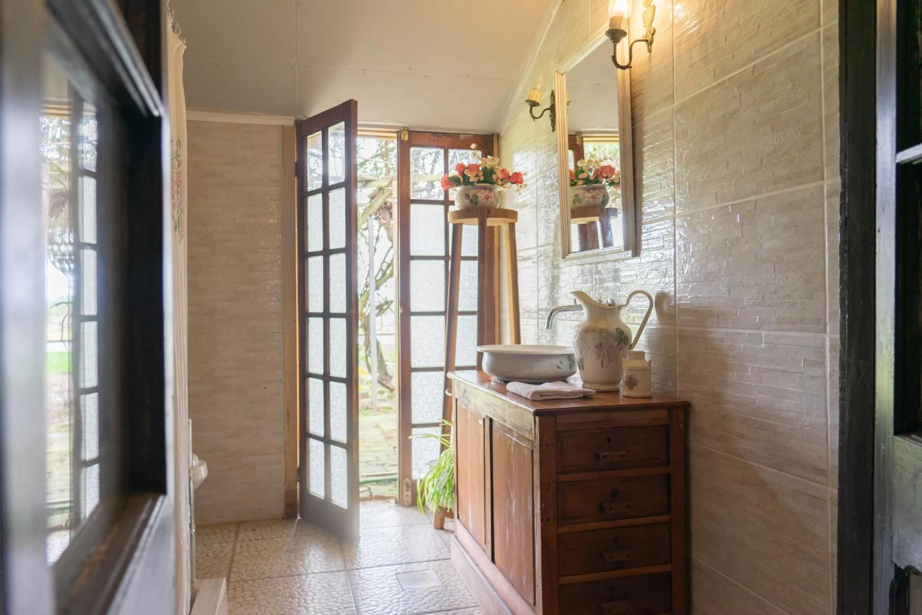 La Casa de Adobe Natural y Más