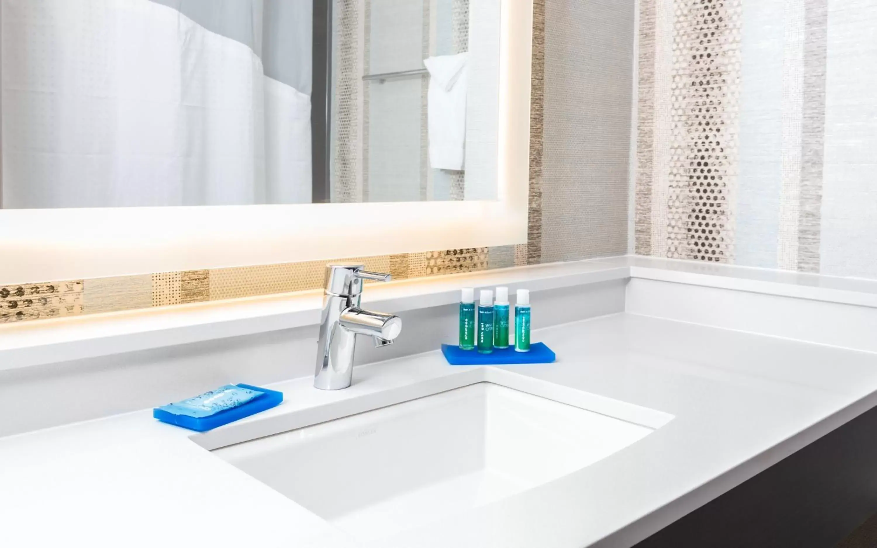 Standard Queen Room with Two Queen Beds in Holiday Inn Express Hotel & Suites Eugene Downtown - University by IHG Standard Queen Room with Two Queen Beds in Holiday Inn Express Hotel & Suites Eugene Downtown - University by IHG