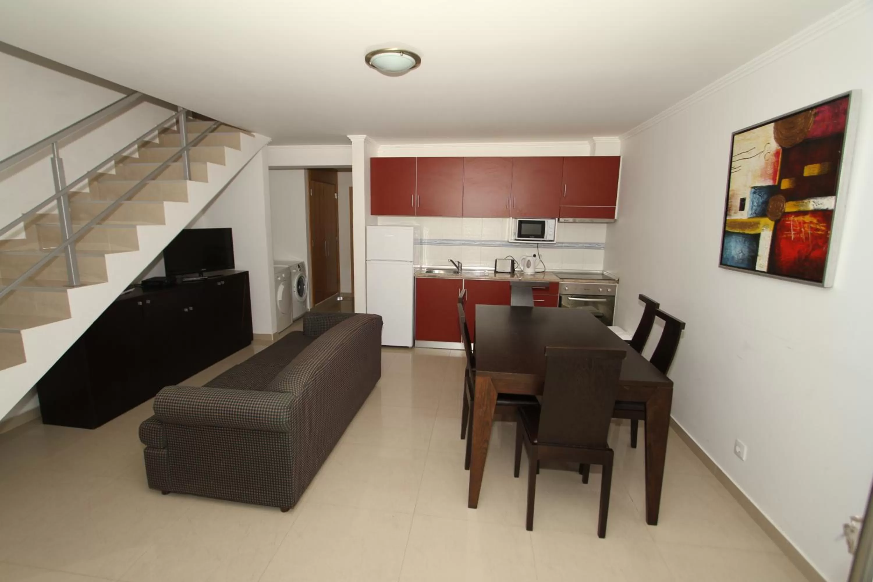 Kitchen or kitchenette, Seating Area in Costa & Isaias Apartamentos