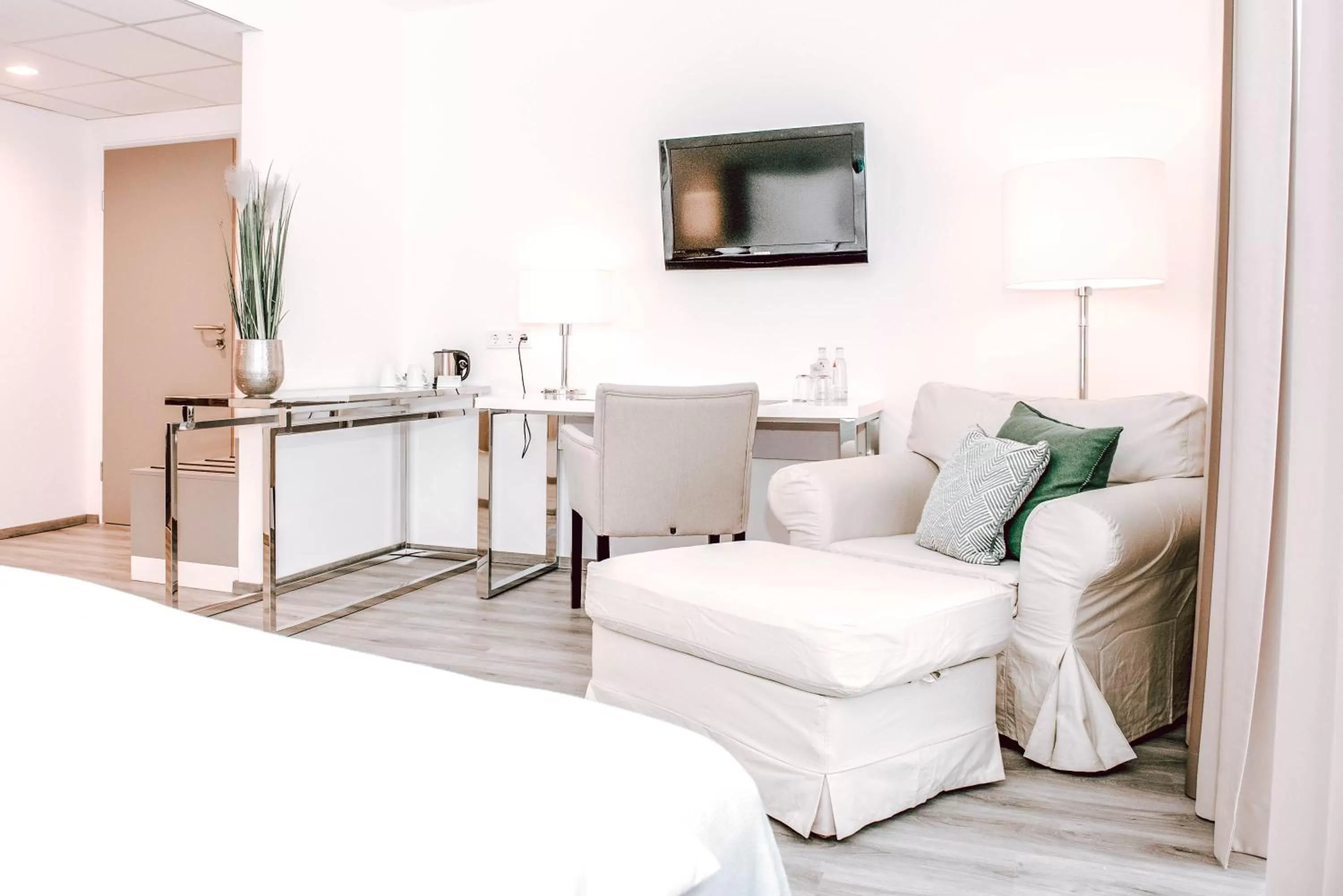 TV and multimedia in Concorde Business Boutique Hotel