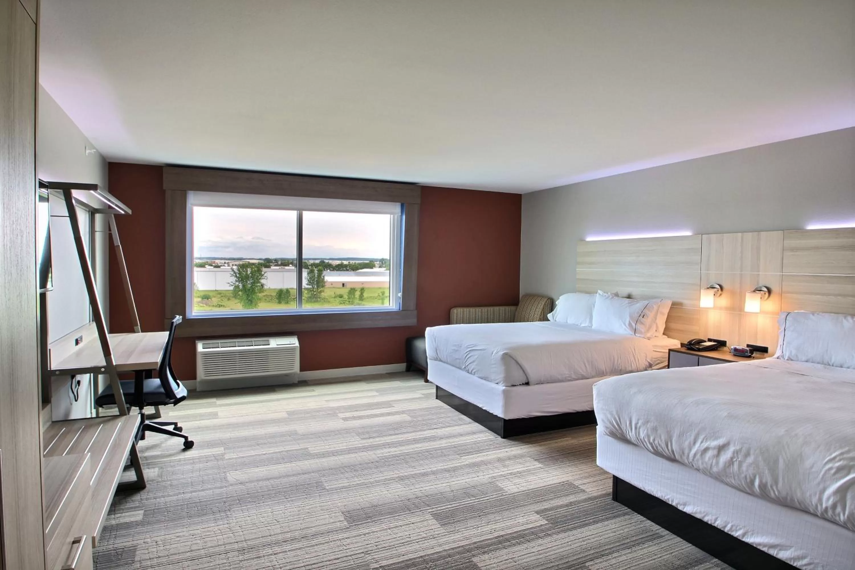 Holiday Inn Express & Suites Fond Du Lac by IHG