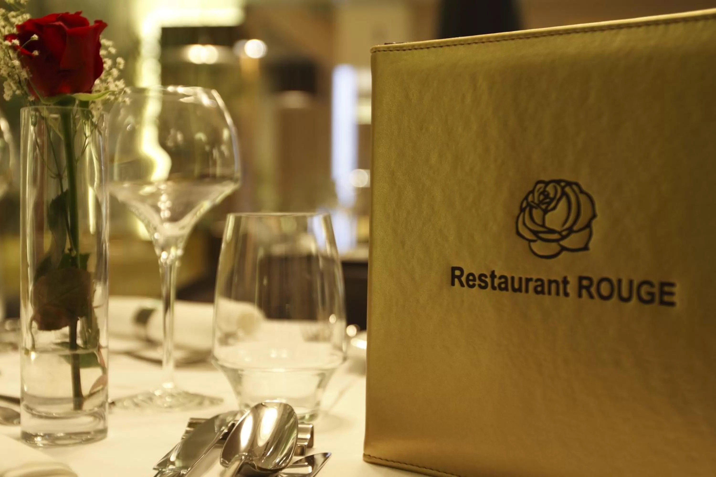 Restaurant/places to eat in Mikado Hotel