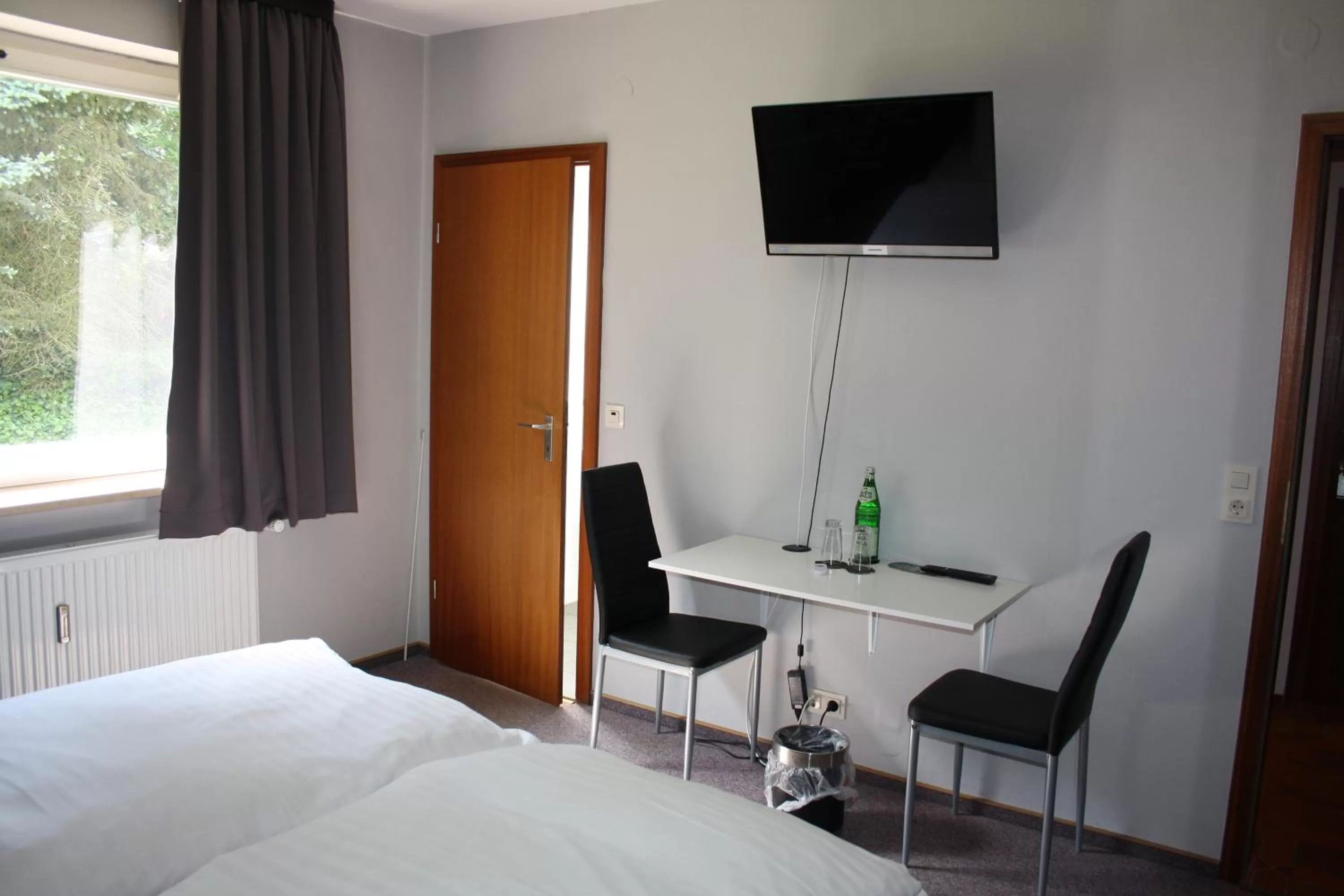 Dining area, Bed in Hotel Haus Hubertus