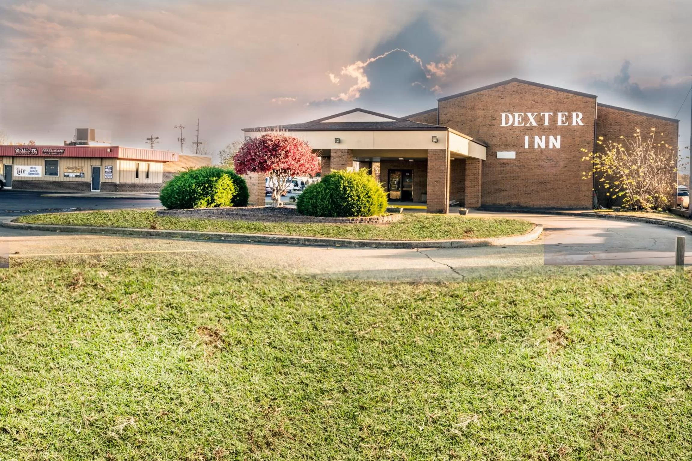 Property building in Dexter Inn