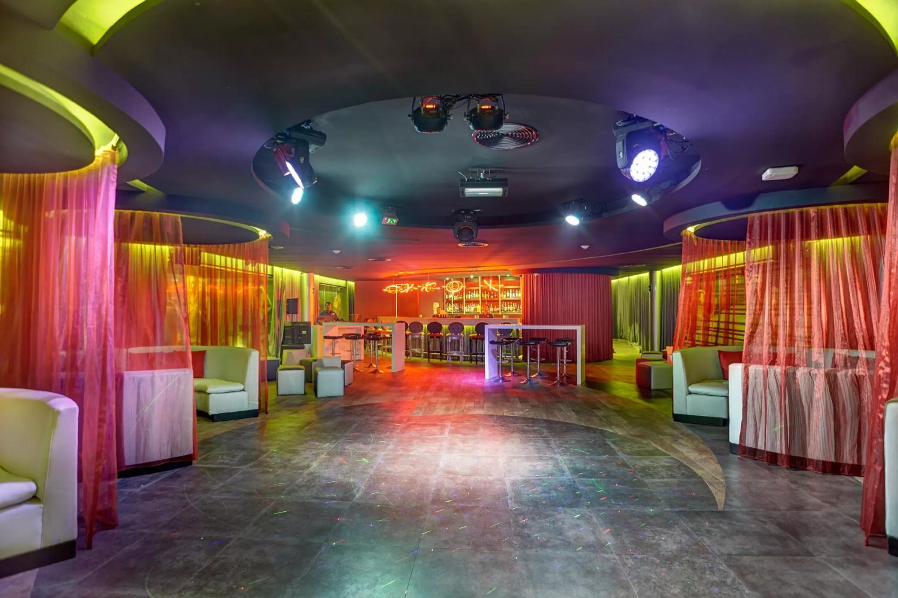 Nightclub / DJ in Royalton Riviera Cancun, An Autograph Collection All-Inclusive Resort & Casino