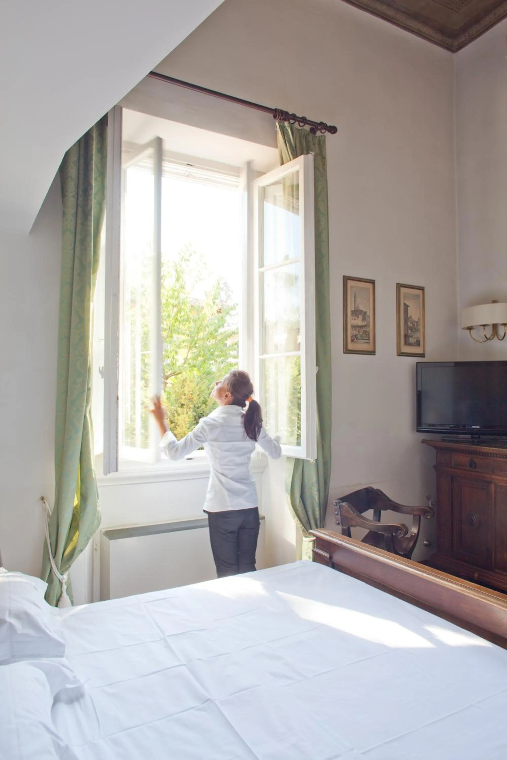 Staff, Bed in Classic Hotel