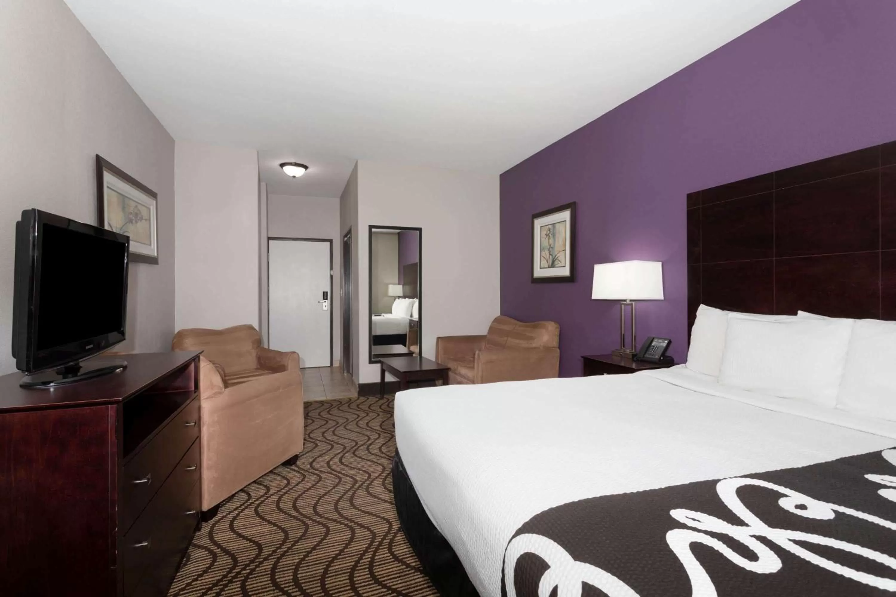 Photo of the whole room, Bed in La Quinta by Wyndham Henderson-Northeast Denver