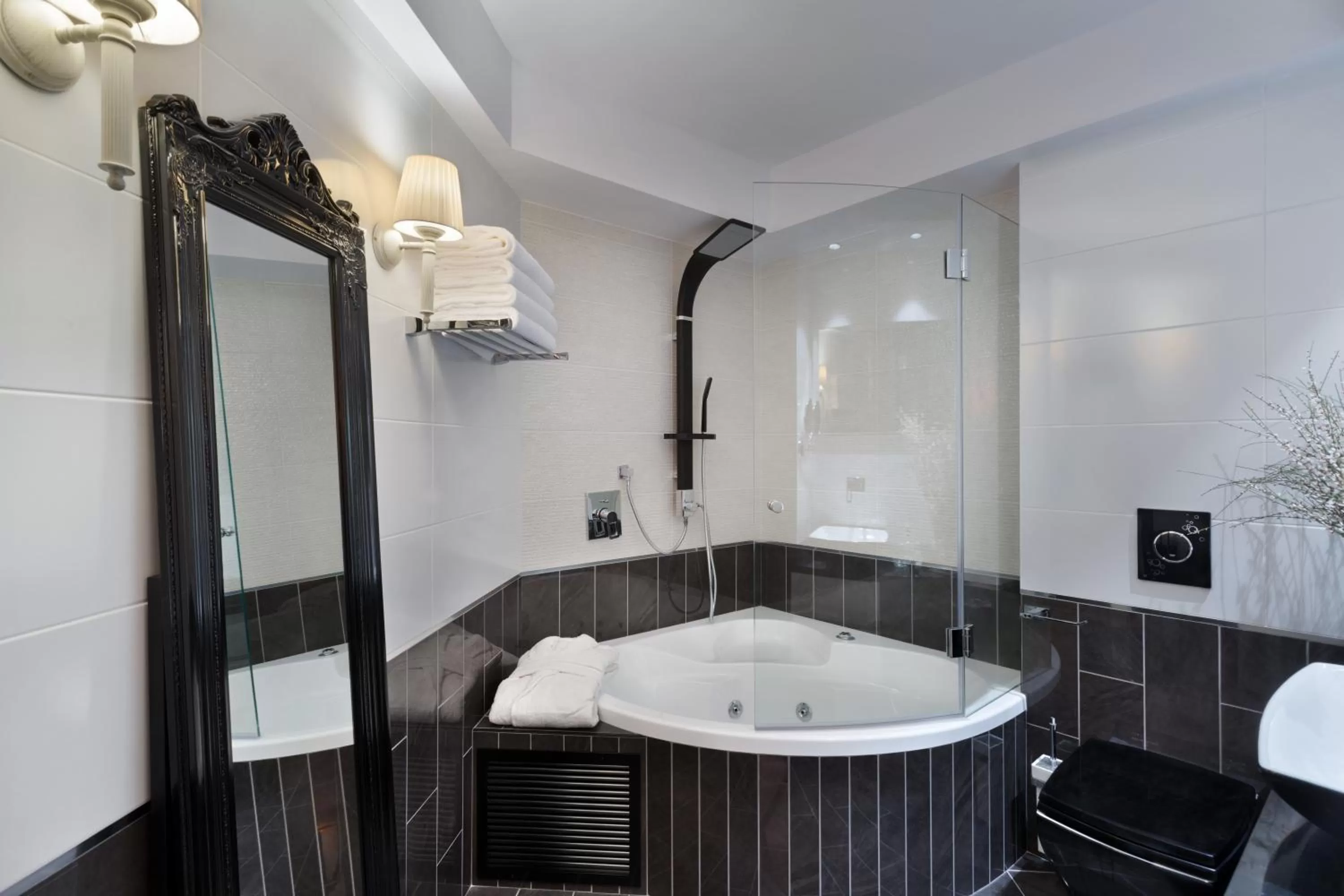 Hot Tub in 21st Floor Hotel