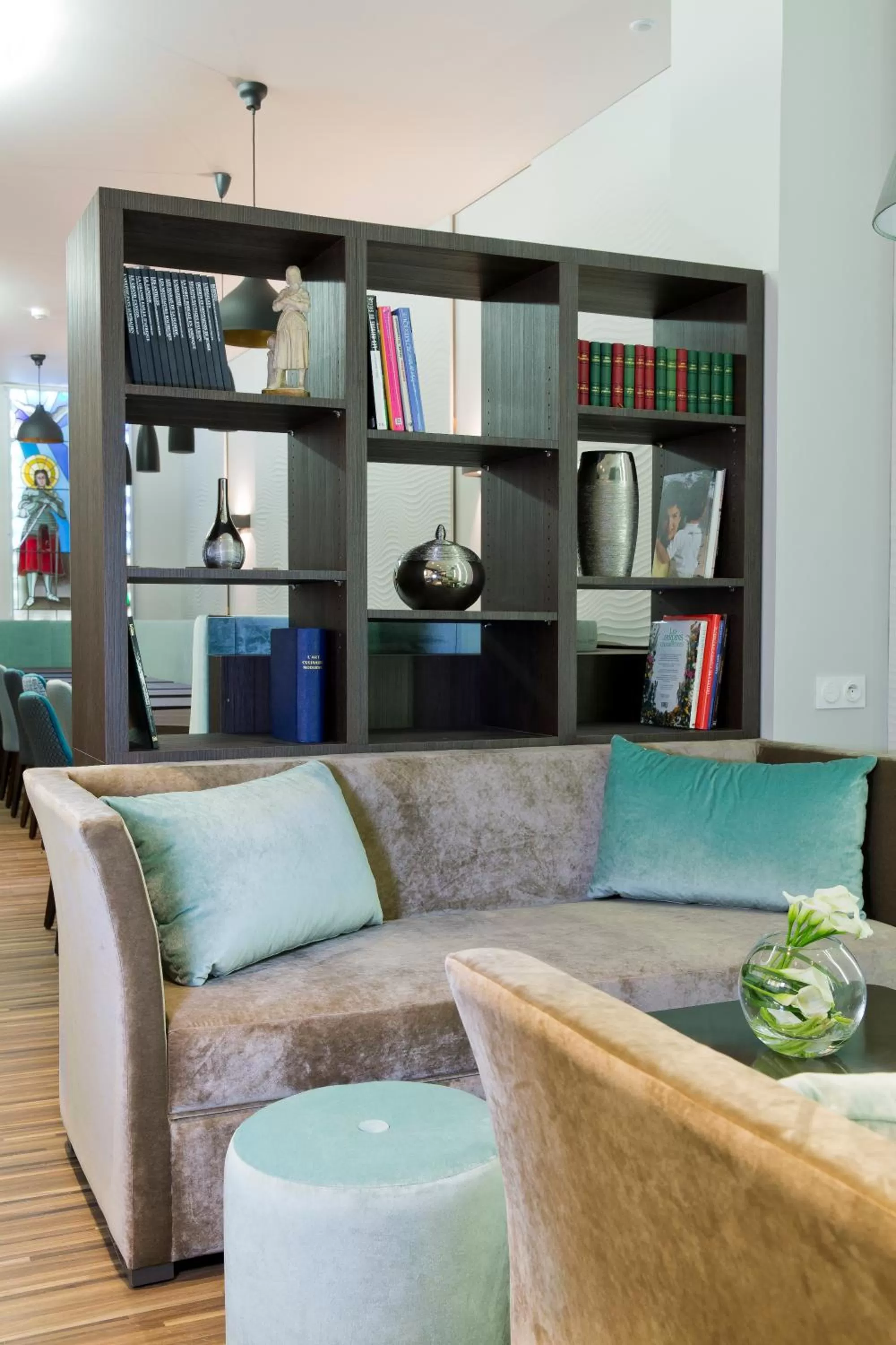 Communal lounge/ TV room in Hôtel d'Orléans