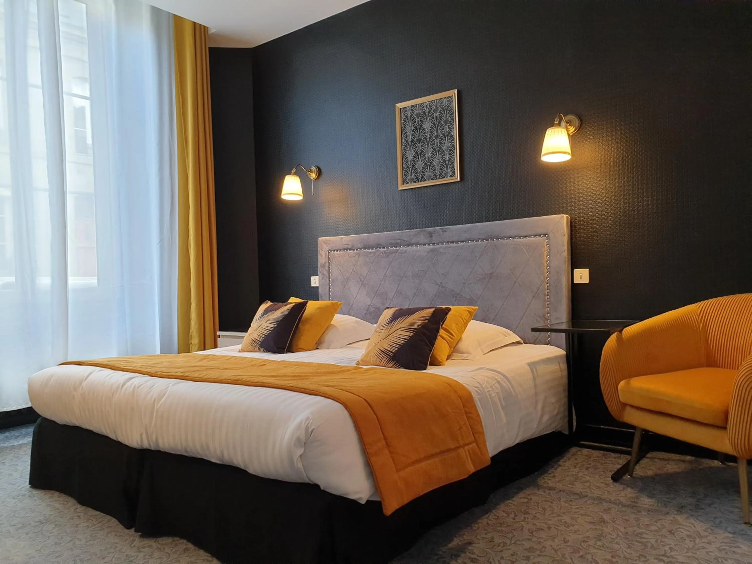 Bed in Hôtel Le Rohan Charme et Caractère