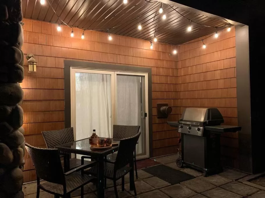 Patio in Mountain Retreat, Pool & Hot Tub, BBQ, Patio, King Bed, Sleeps 6!