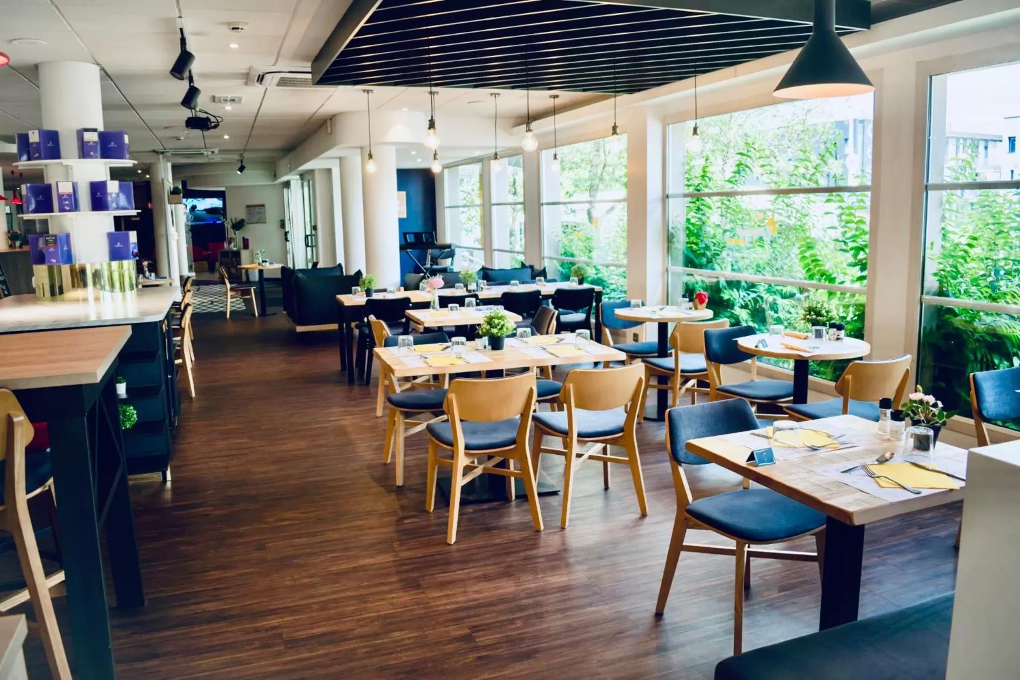 Restaurant/places to eat in ibis Strasbourg Aéroport Le Zénith