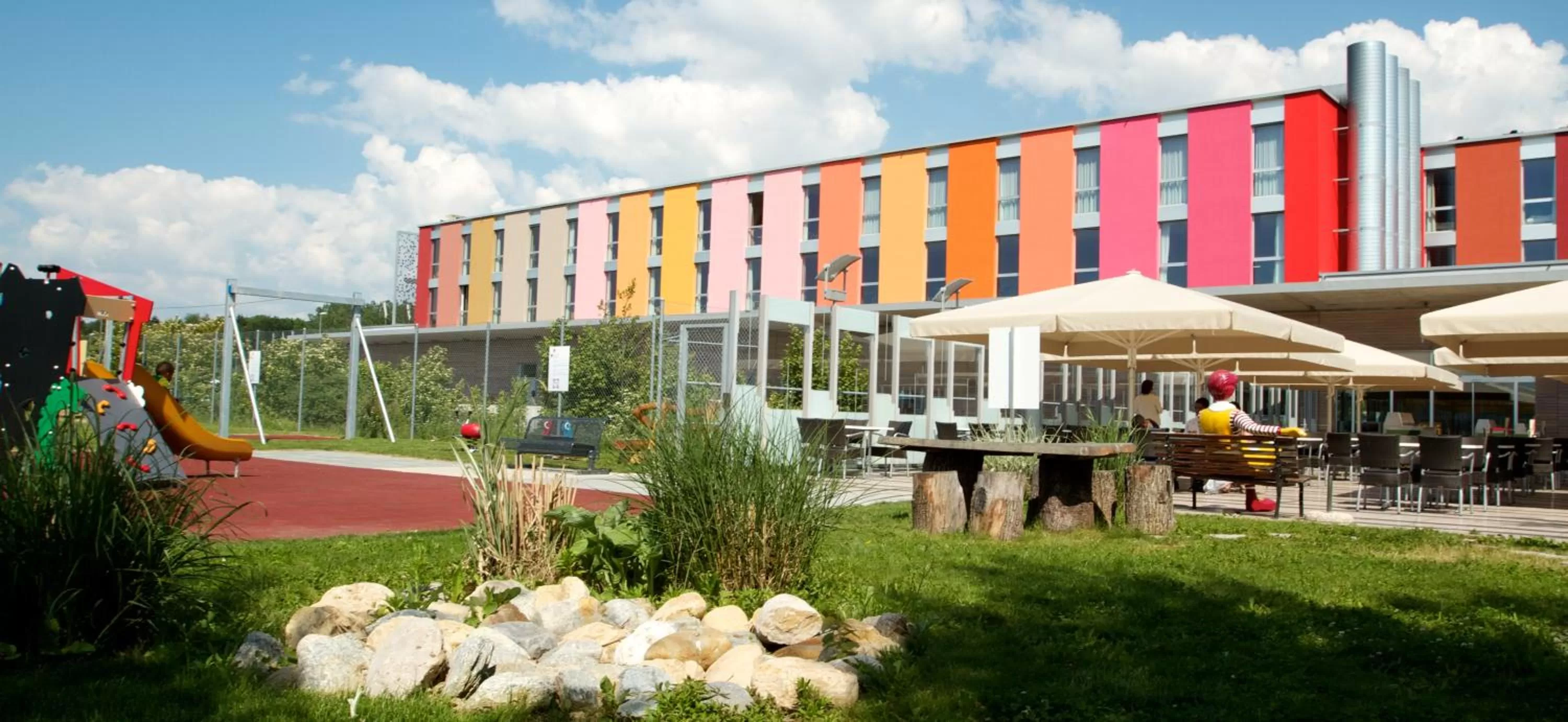 Property building in B&B HOTEL Lully 3 Lakes