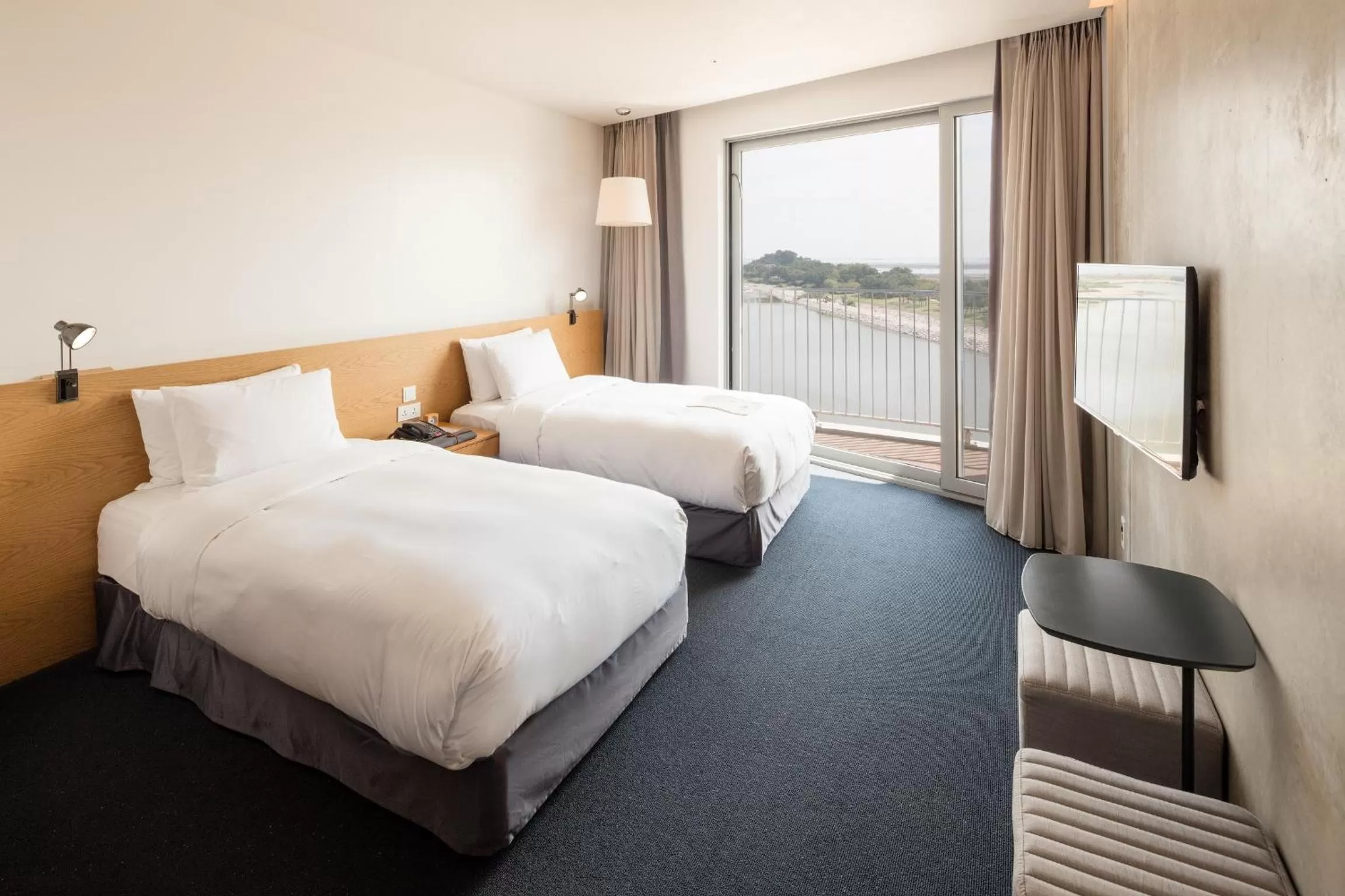 Standard Twin Room with Sea View in Nest Hotel Incheon