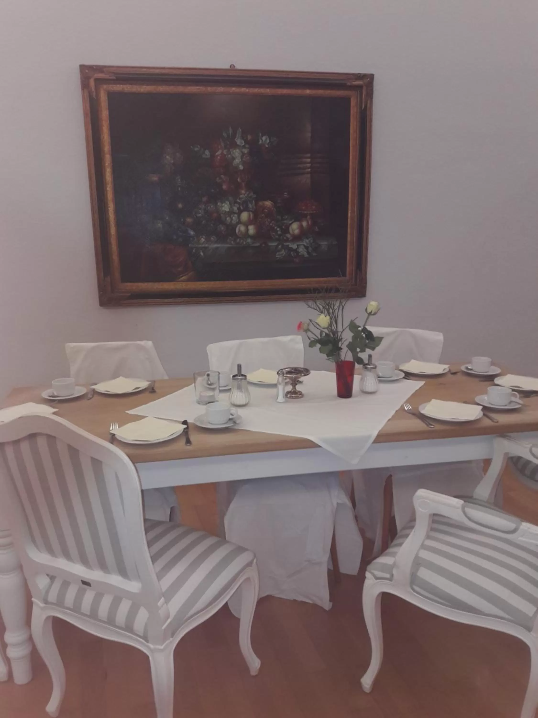 Dining area, TV/Entertainment Center in Hotel Krone am Park