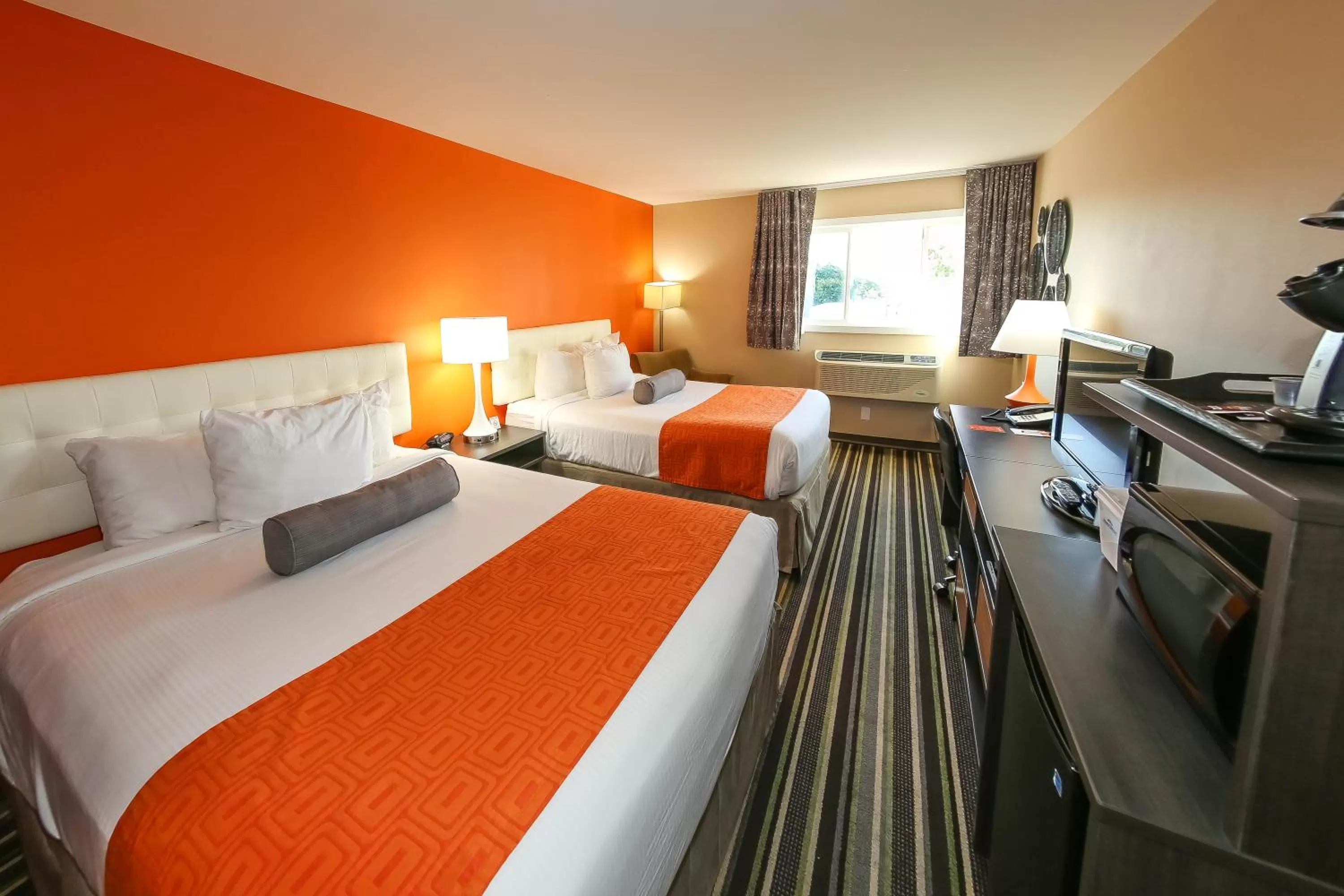 Bed in Howard Johnson by Wyndham Winnipeg West