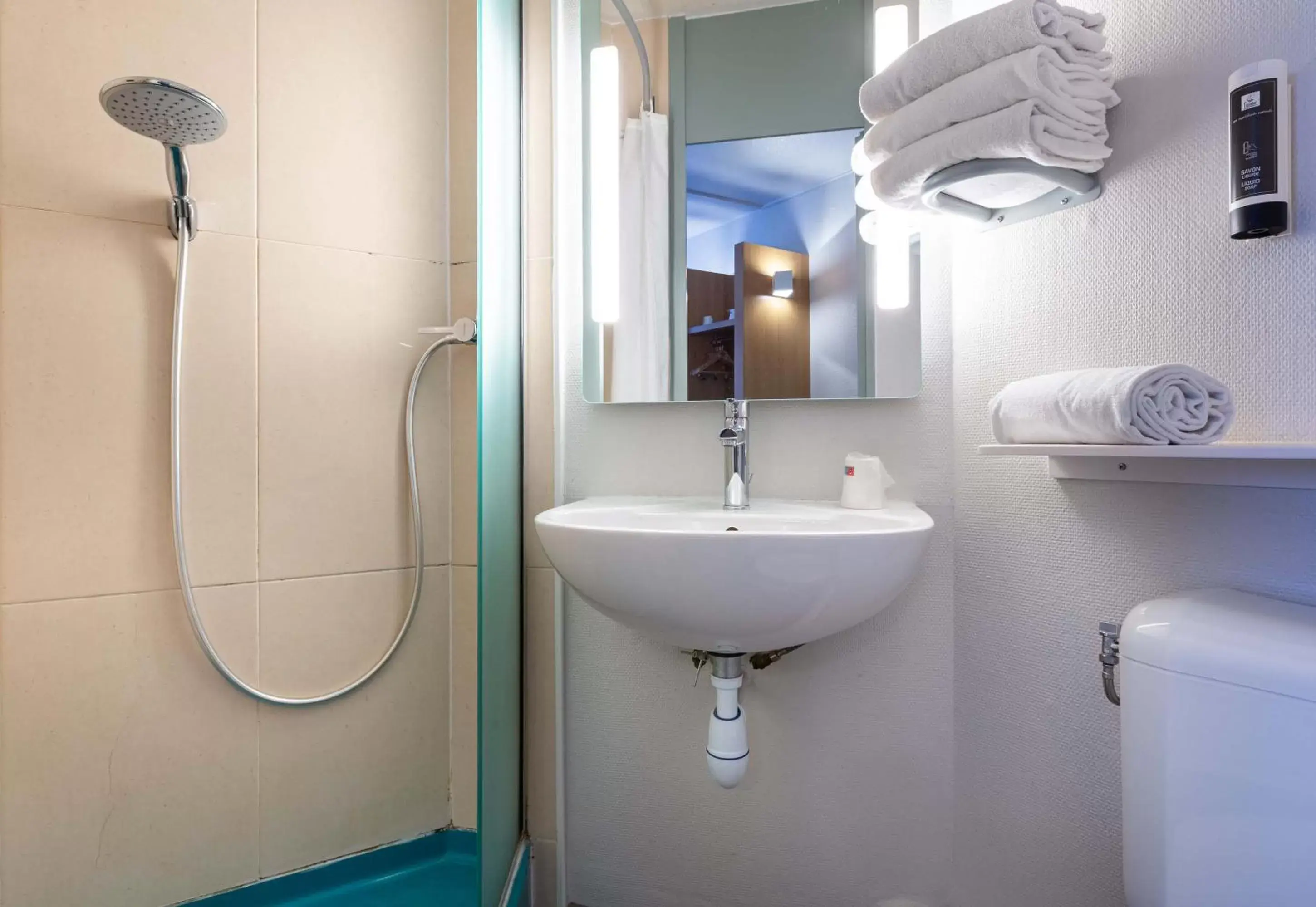 Twin Room in B&B HOTEL CHARTRES Le Coudray Twin Room in B&B HOTEL CHARTRES Le Coudray