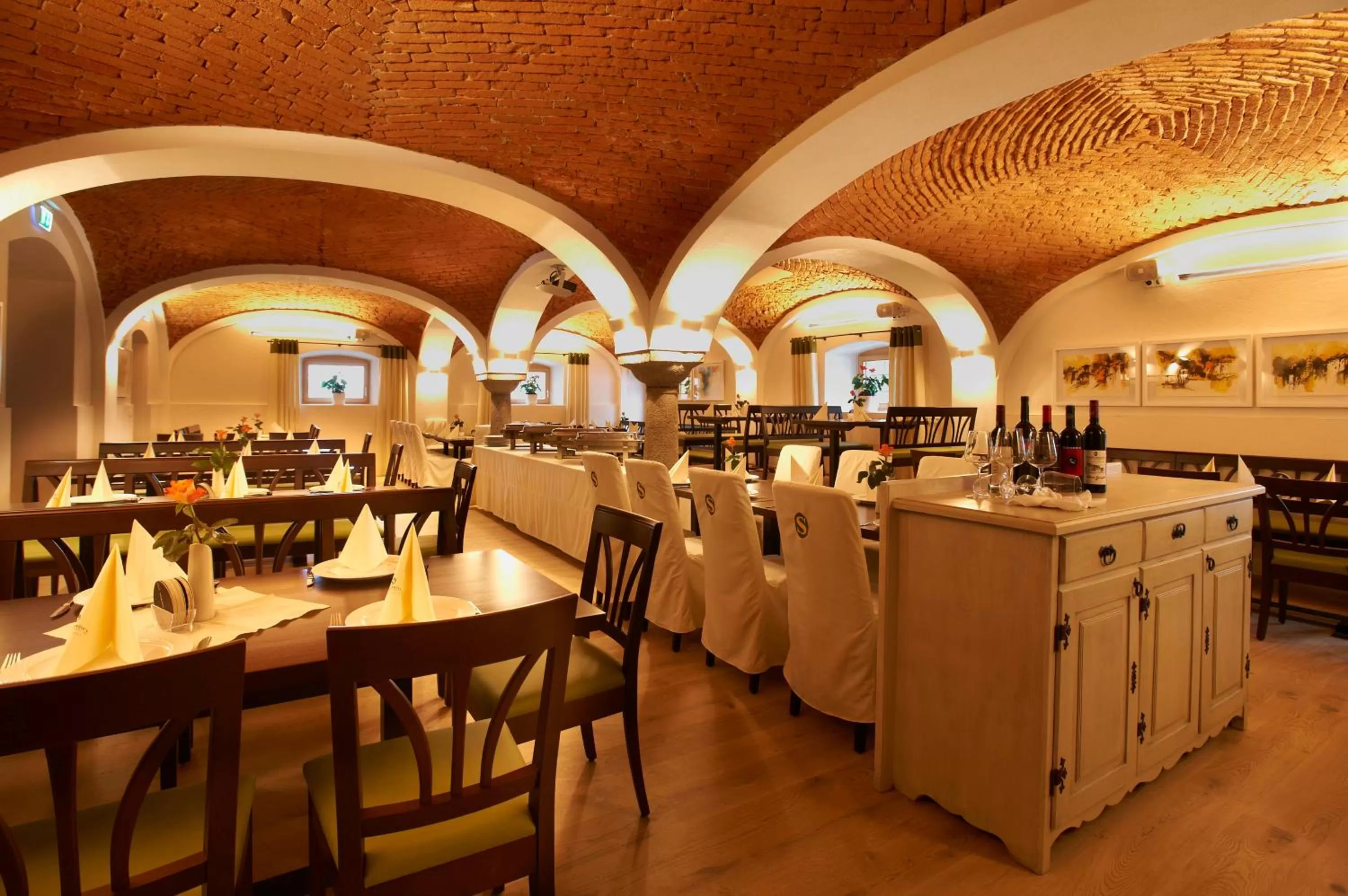 Restaurant/places to eat in Schüdlbauer´s Hotel-Restaurant-Bar