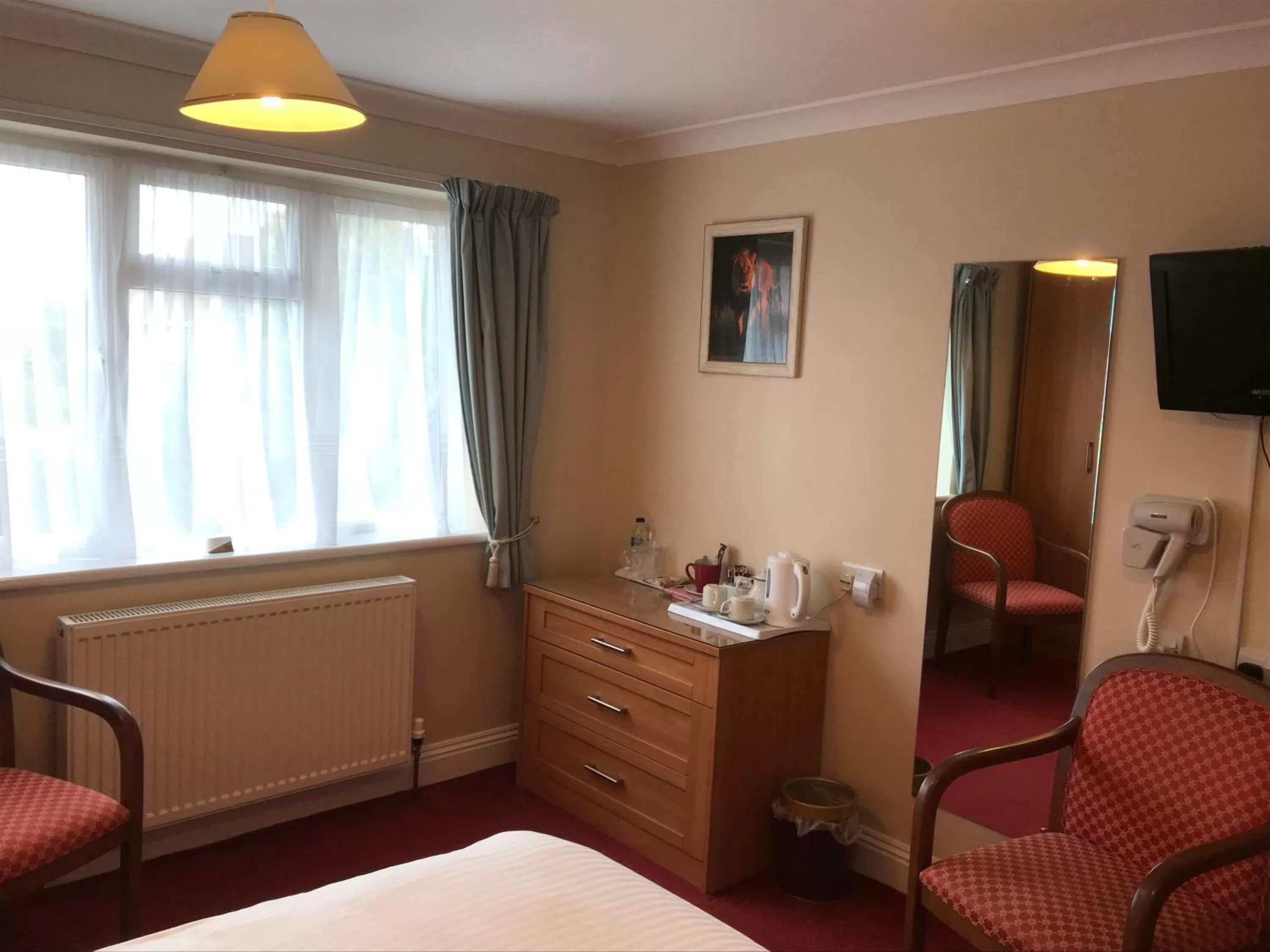 Double Room with Private Bathroom - single occupancy in Merton House