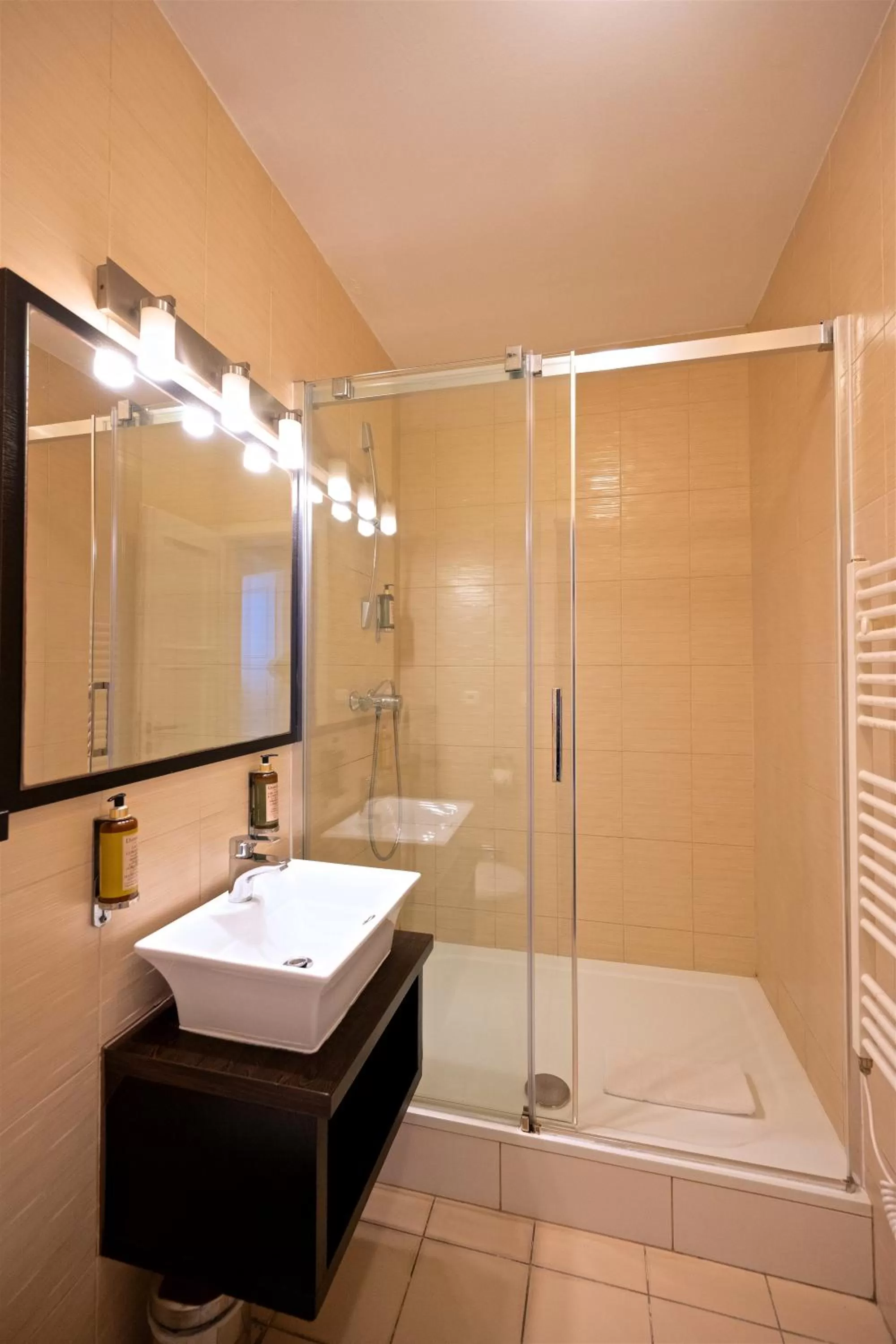 Shower in Grand Hotel Trenčin