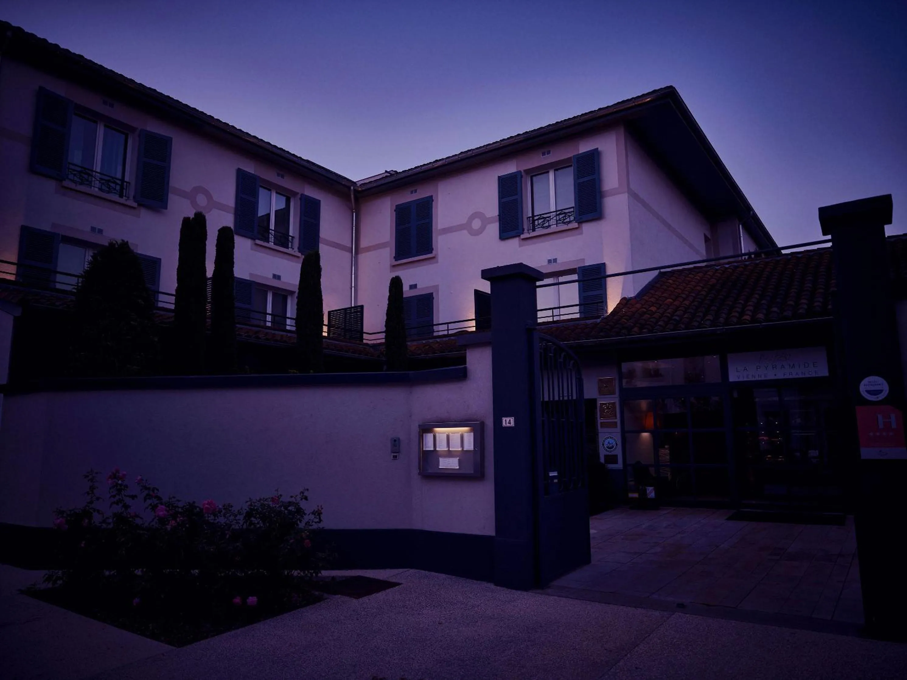 Property building in La Pyramide - Maison Henriroux