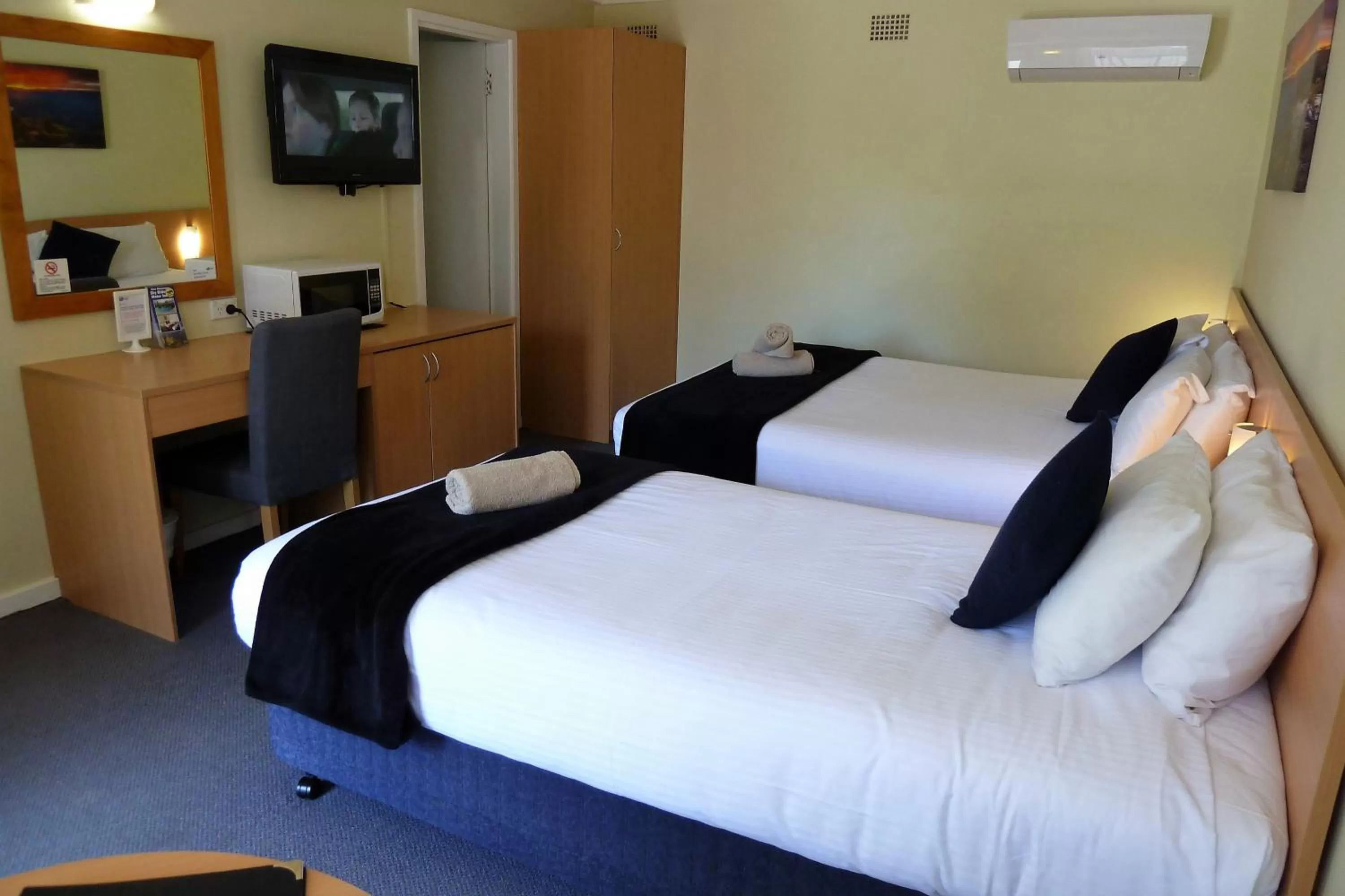 Bed in Sky Rider Motor Inn