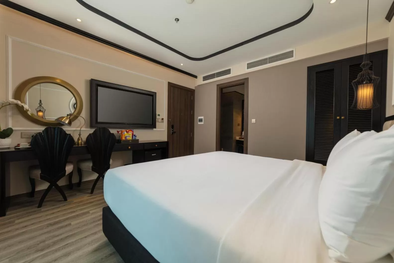 Communal lounge/ TV room, Bed in FTE Ba Dinh Hotel