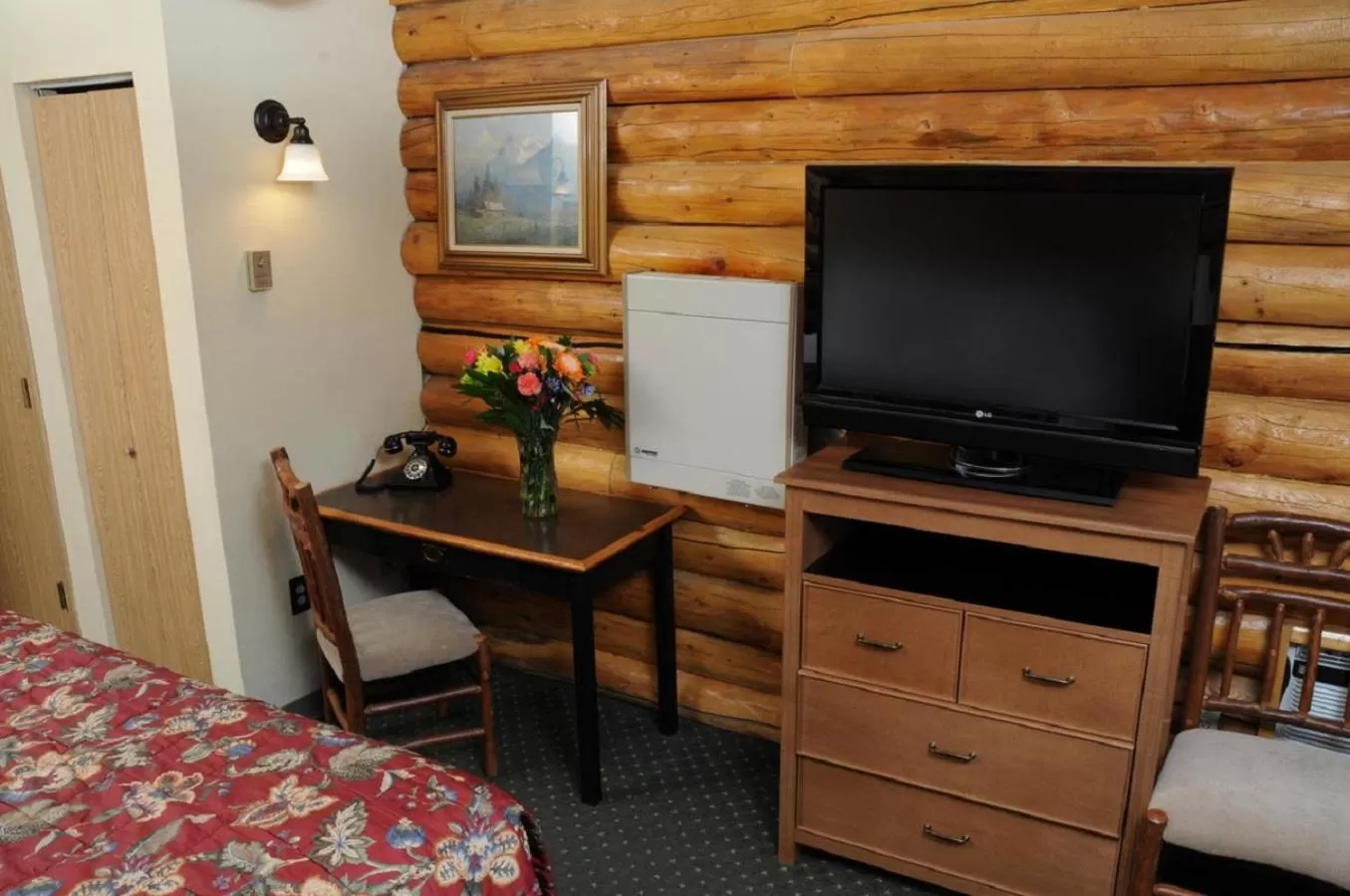 TV and multimedia, Bed in Pike's Waterfront Lodge