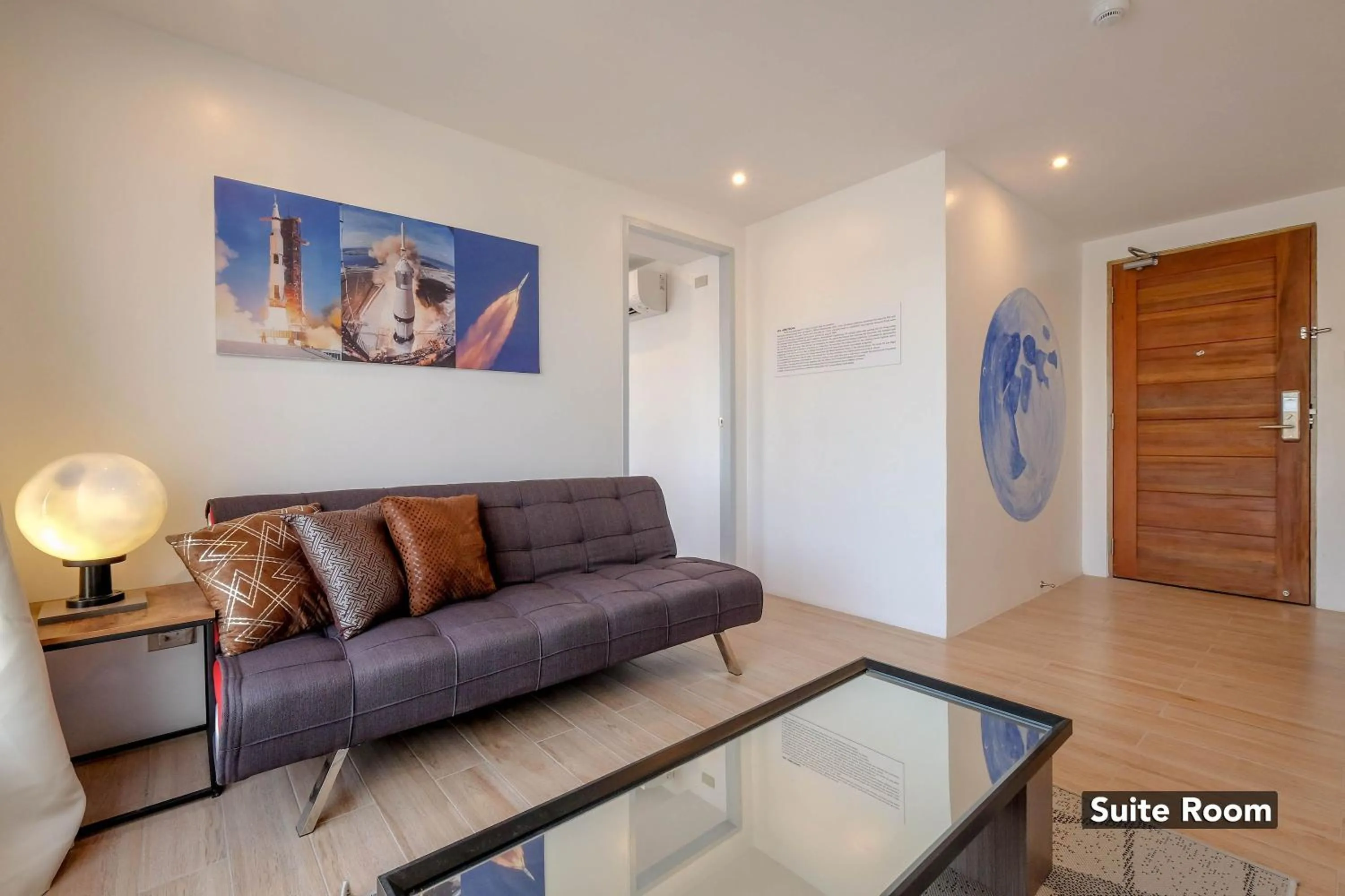 Living room in Heroes Hotel