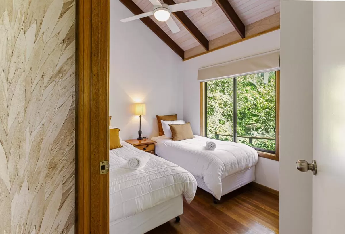 Bed in Lake Weyba Cottages Noosa