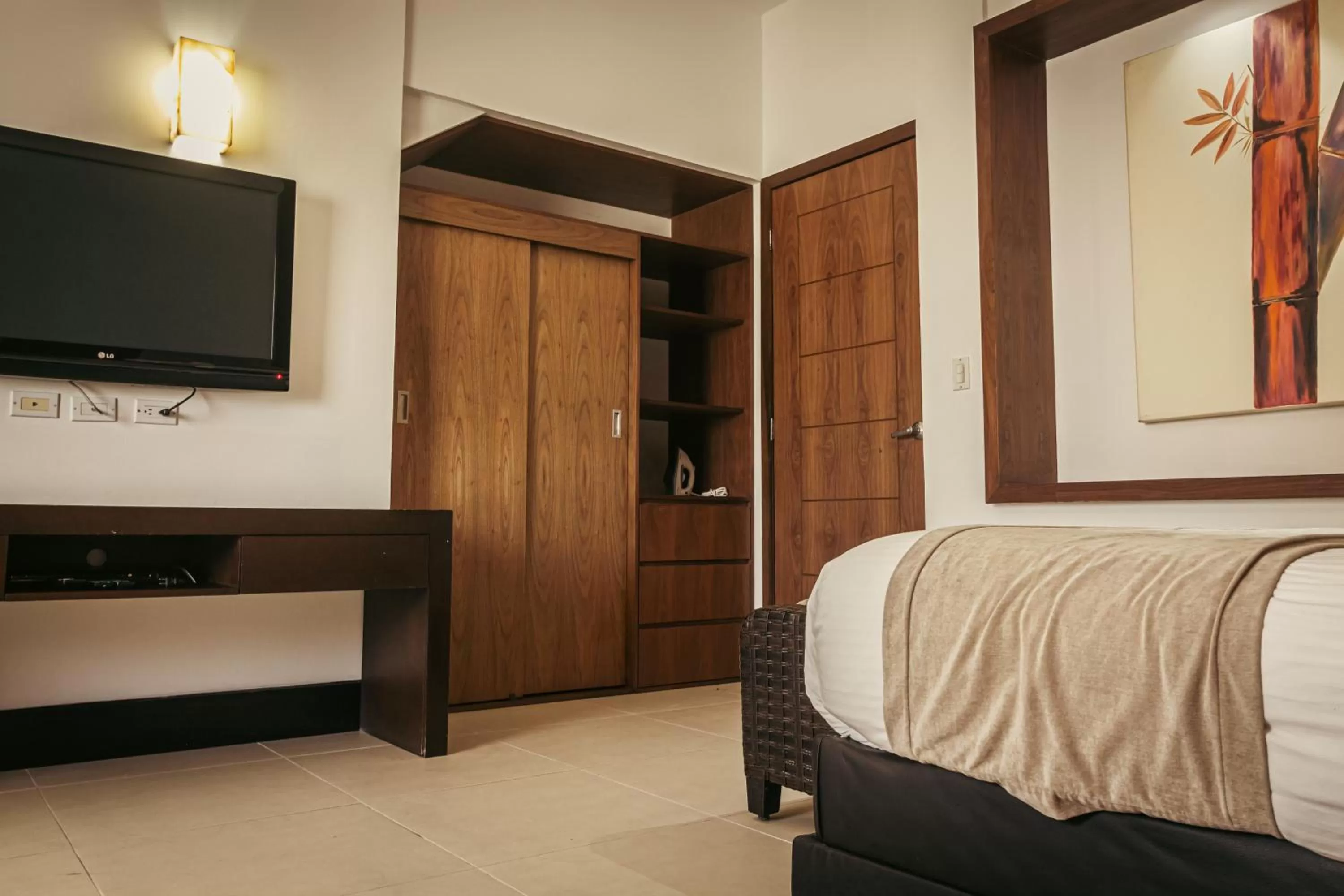 TV/Entertainment Center in Aldea Thai