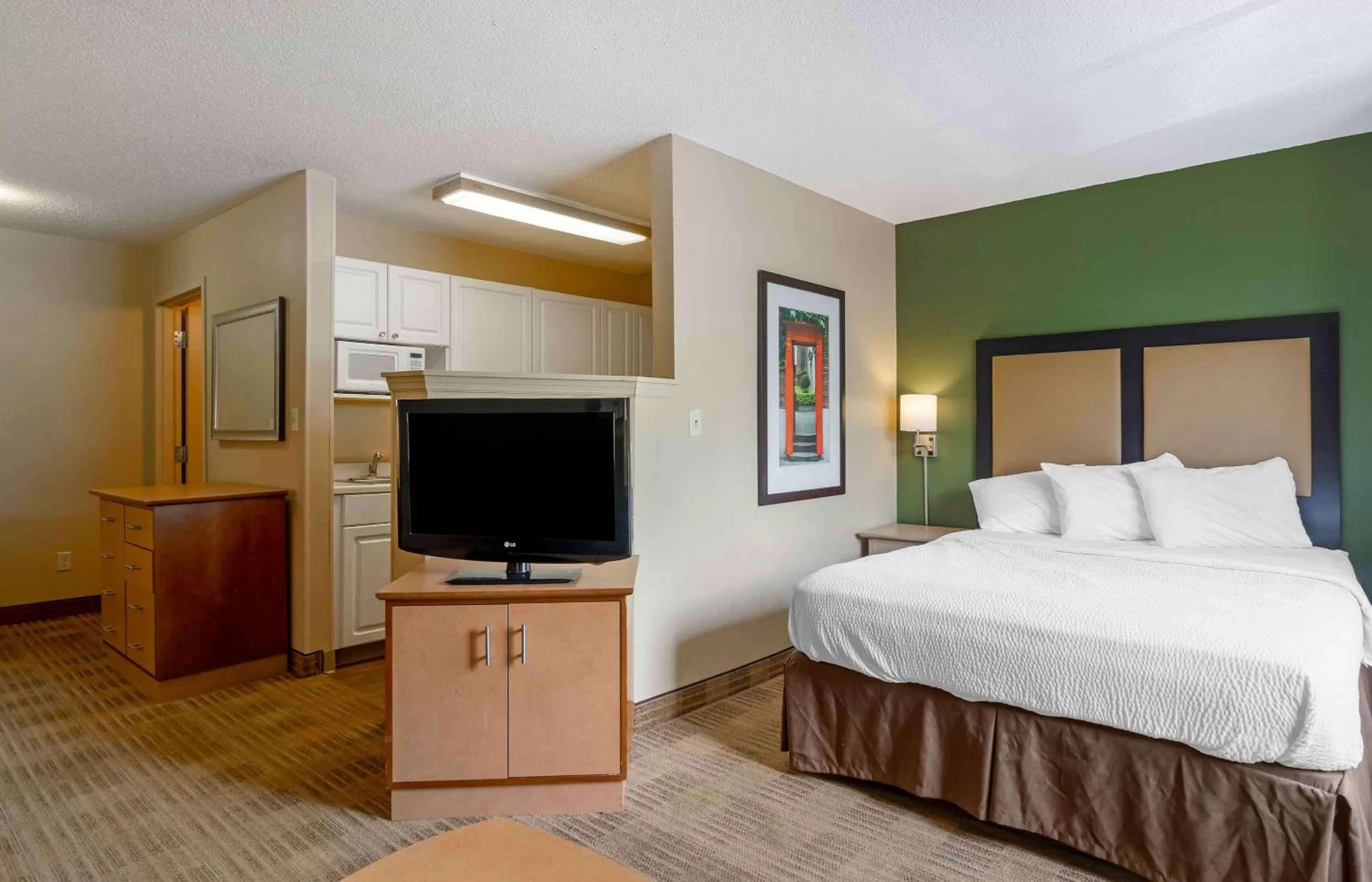 Bedroom, Bed in Extended Stay America Select Suites Tampa Airport Memorial Hwy
