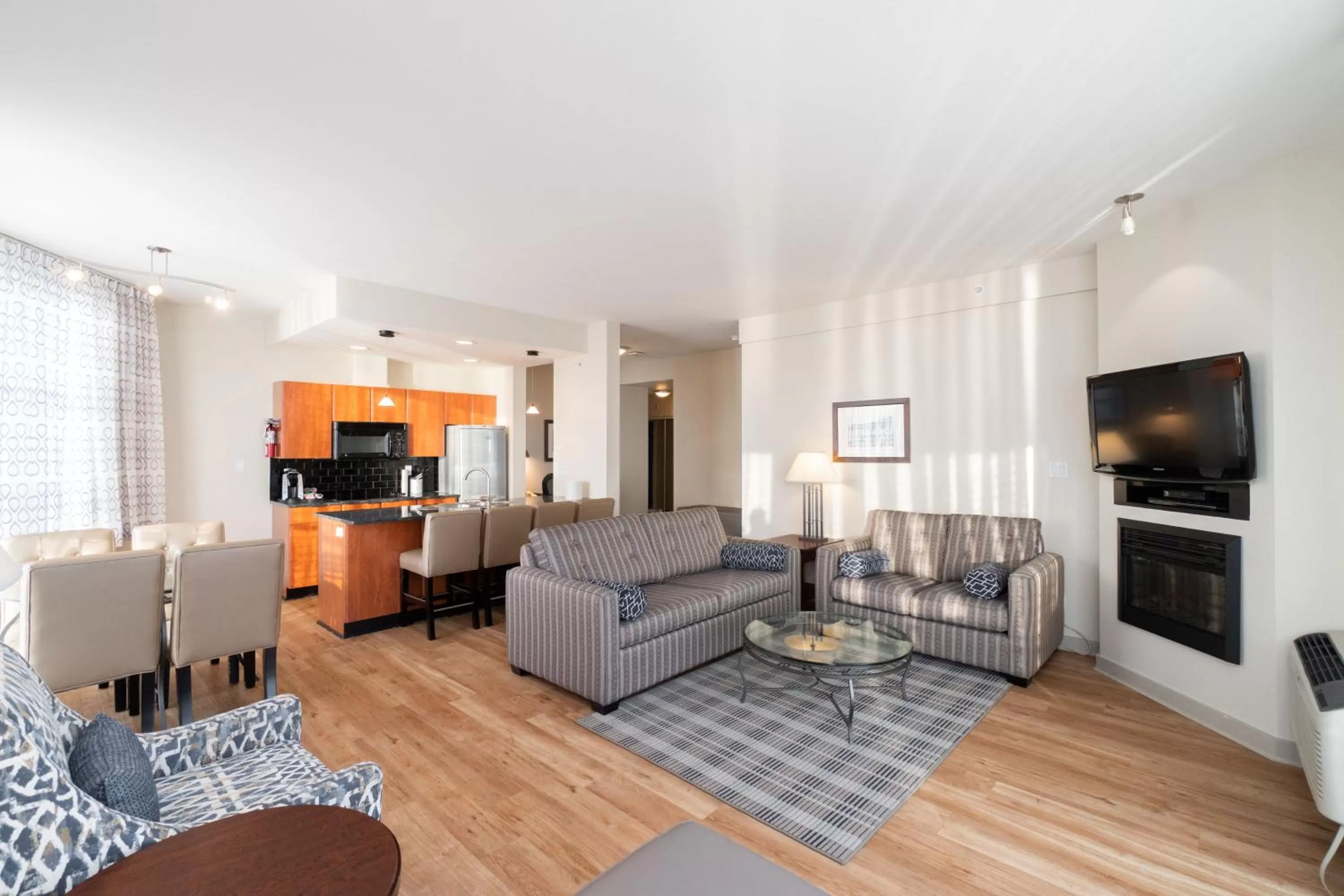 TV and multimedia in Ocean Promenade Hotel