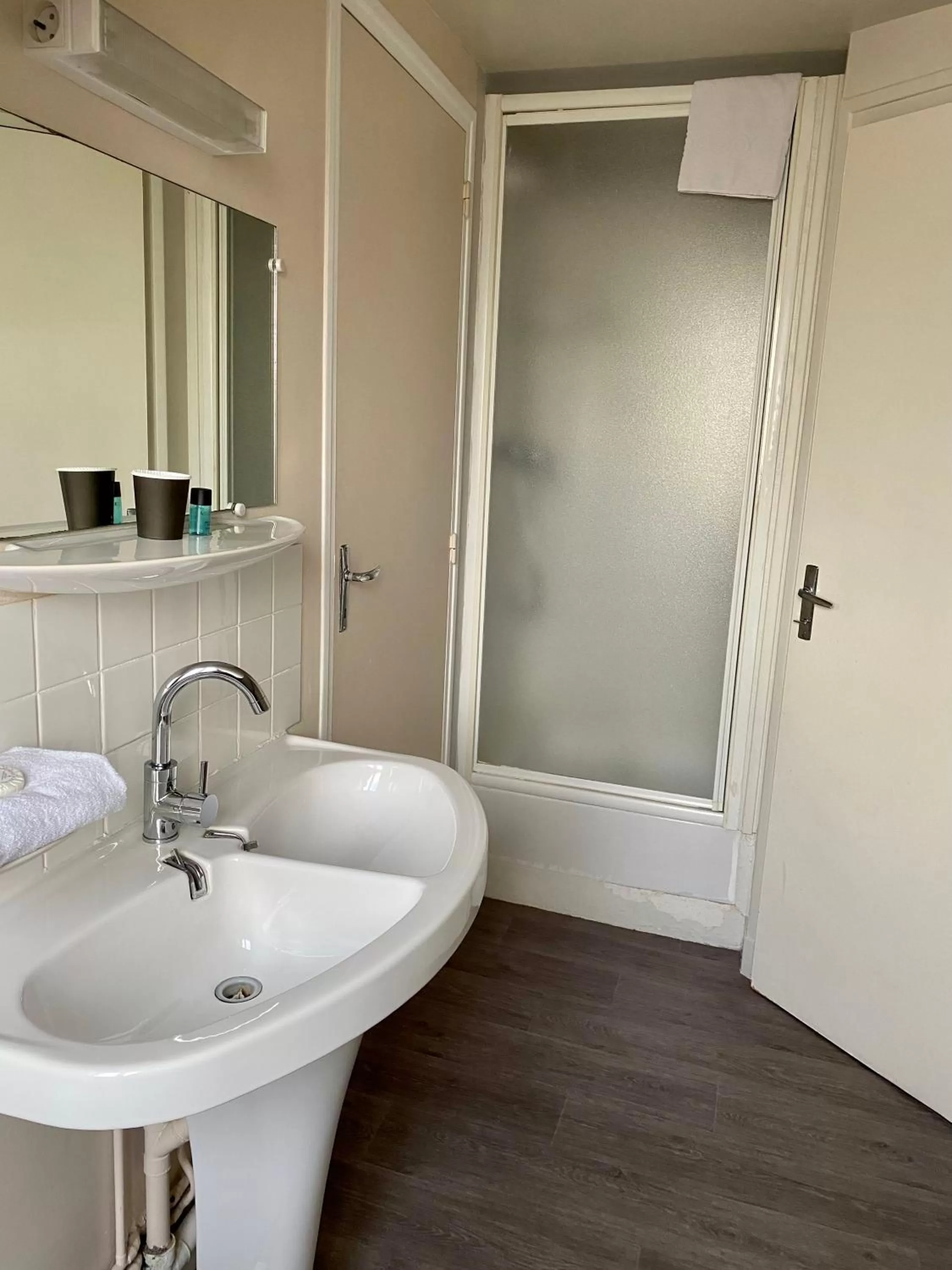 Bathroom in Hôtel Céline - Hôtel de la Gare