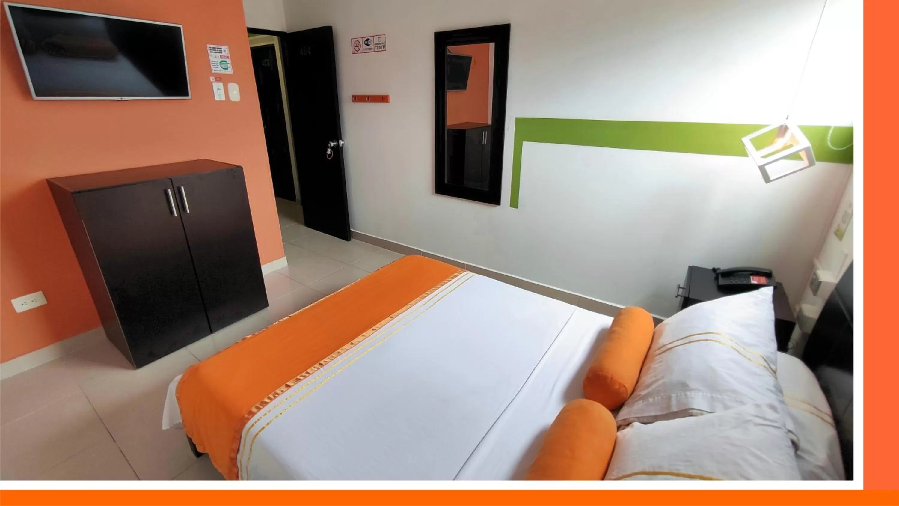 Bed in HOTEL COLOURS Cali