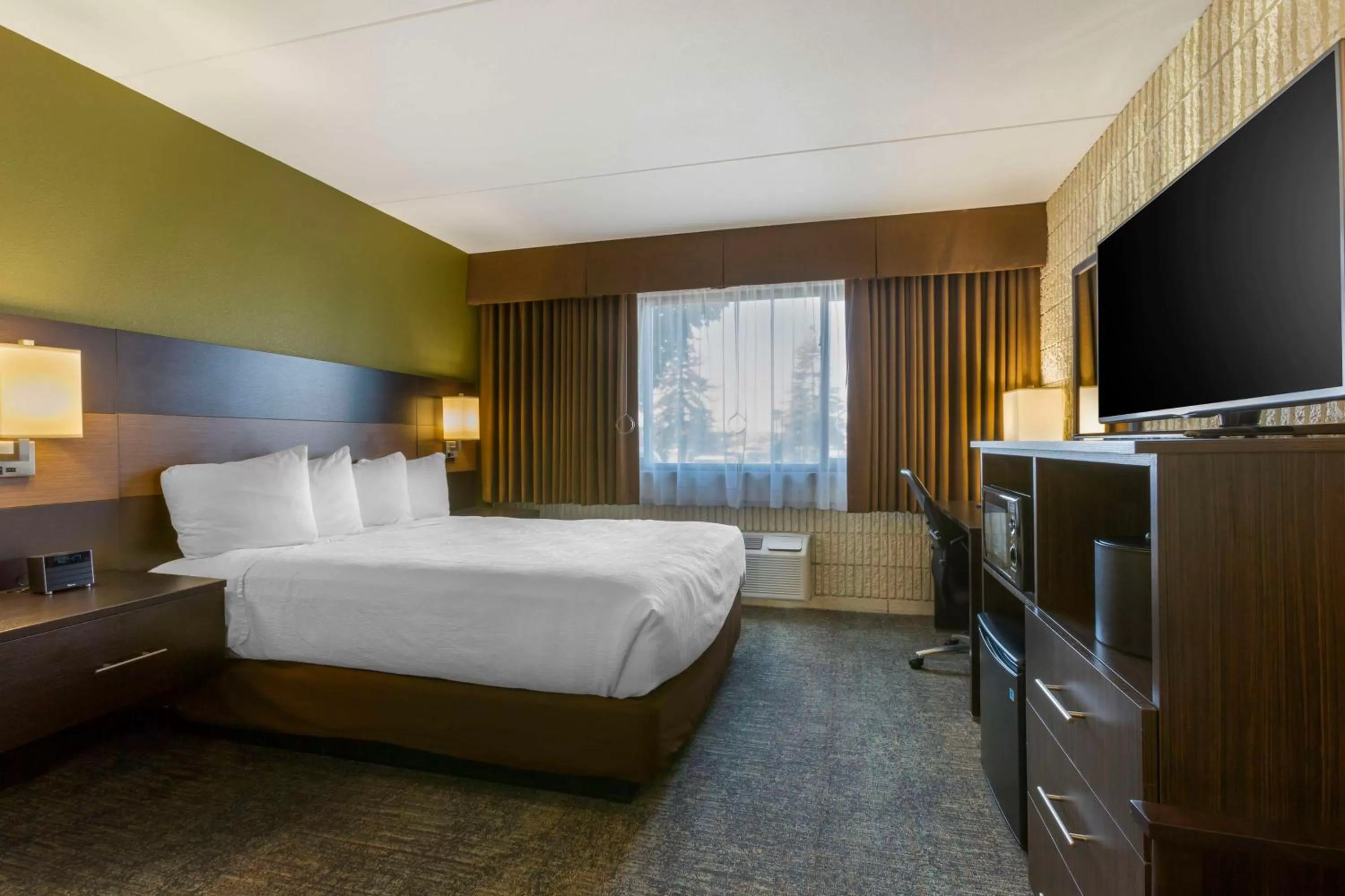 Bedroom, Bed in Best Western Plus University Inn