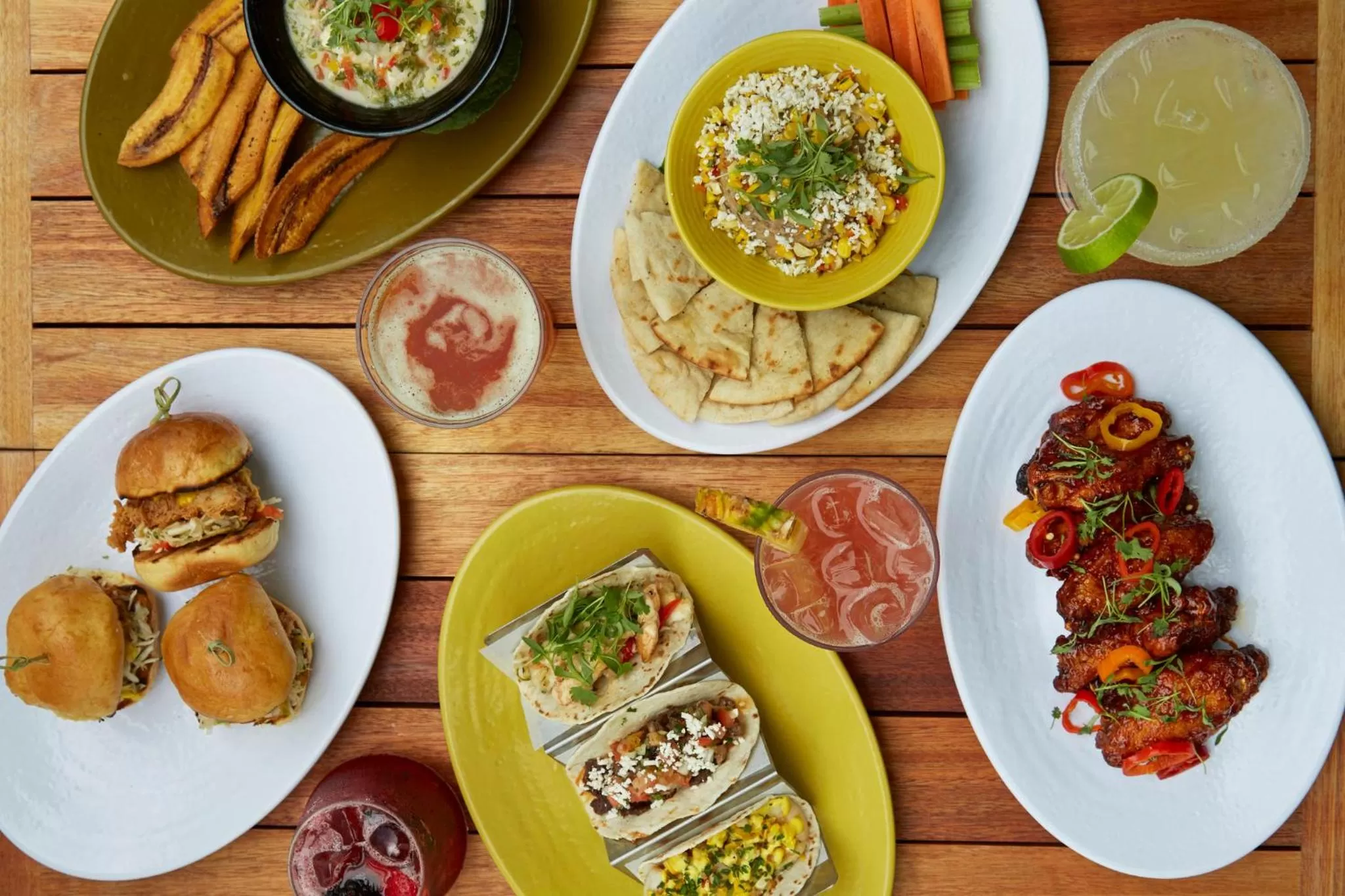 Restaurant/places to eat in Kimpton Surfcomber Hotel by IHG