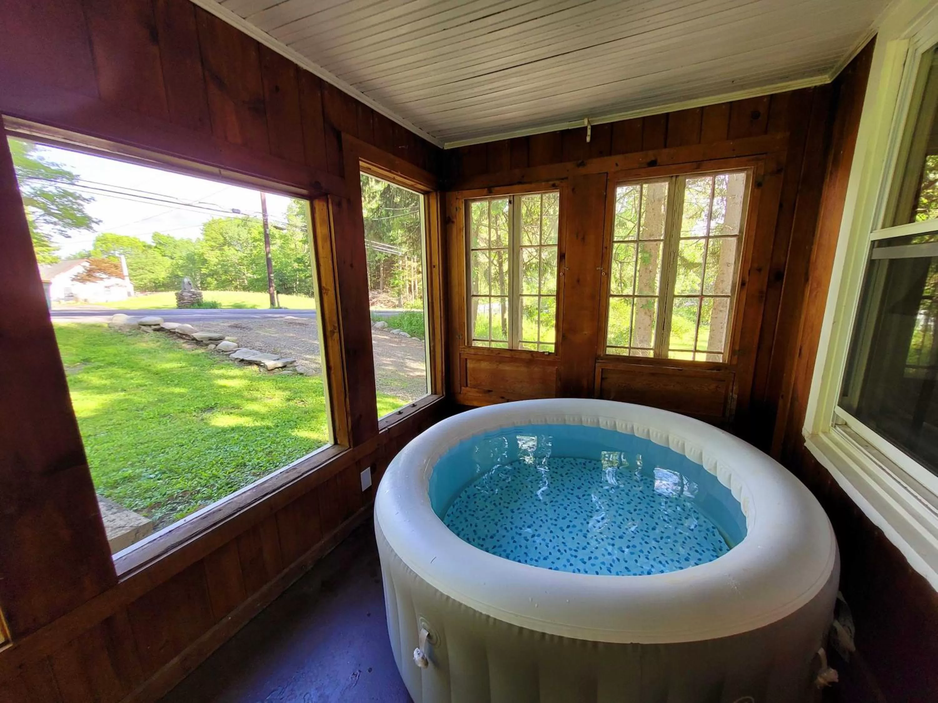 Hot Tub in Pump House Inn & Spa